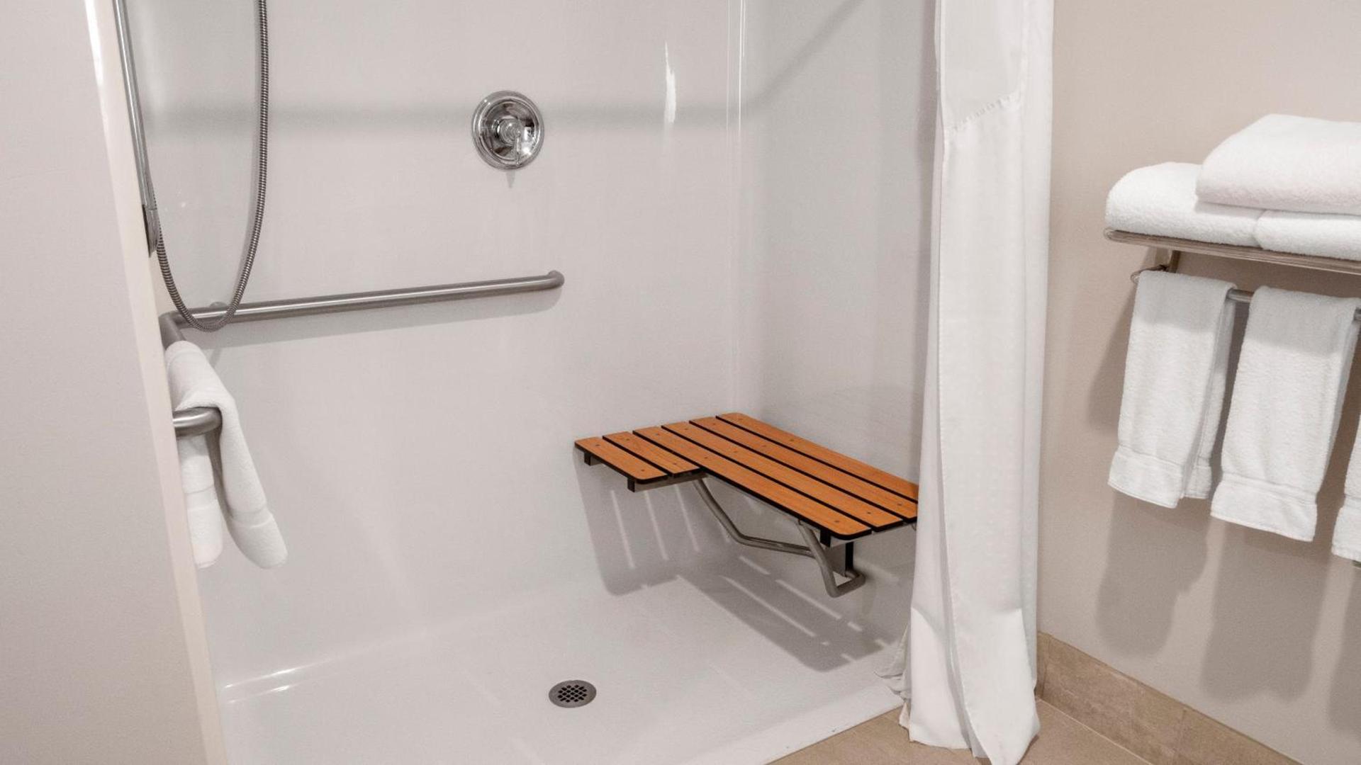 Holiday Inn Express Hotel & Suites Newton Sparta by IHG photo 43