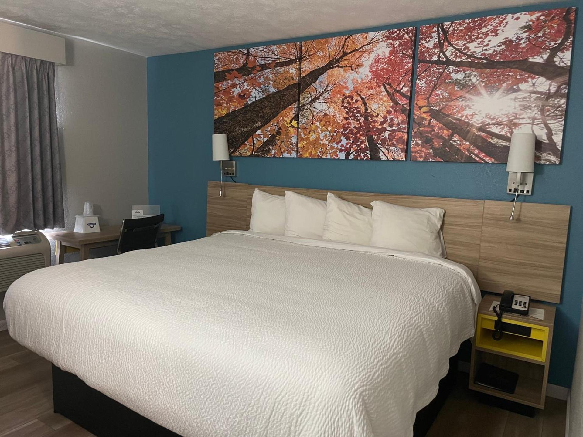 Days Inn by Wyndham Warrensburg photo 29