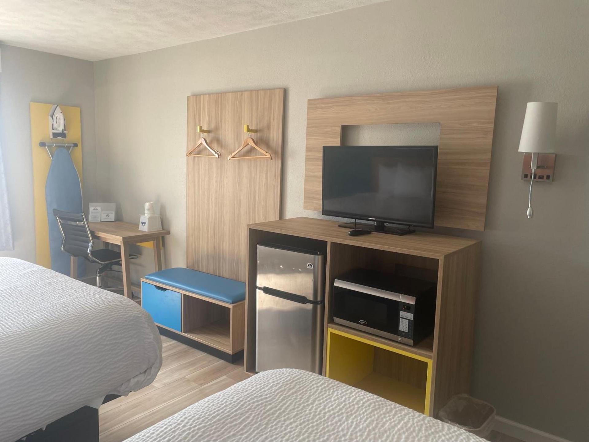 Days Inn by Wyndham Warrensburg photo 13