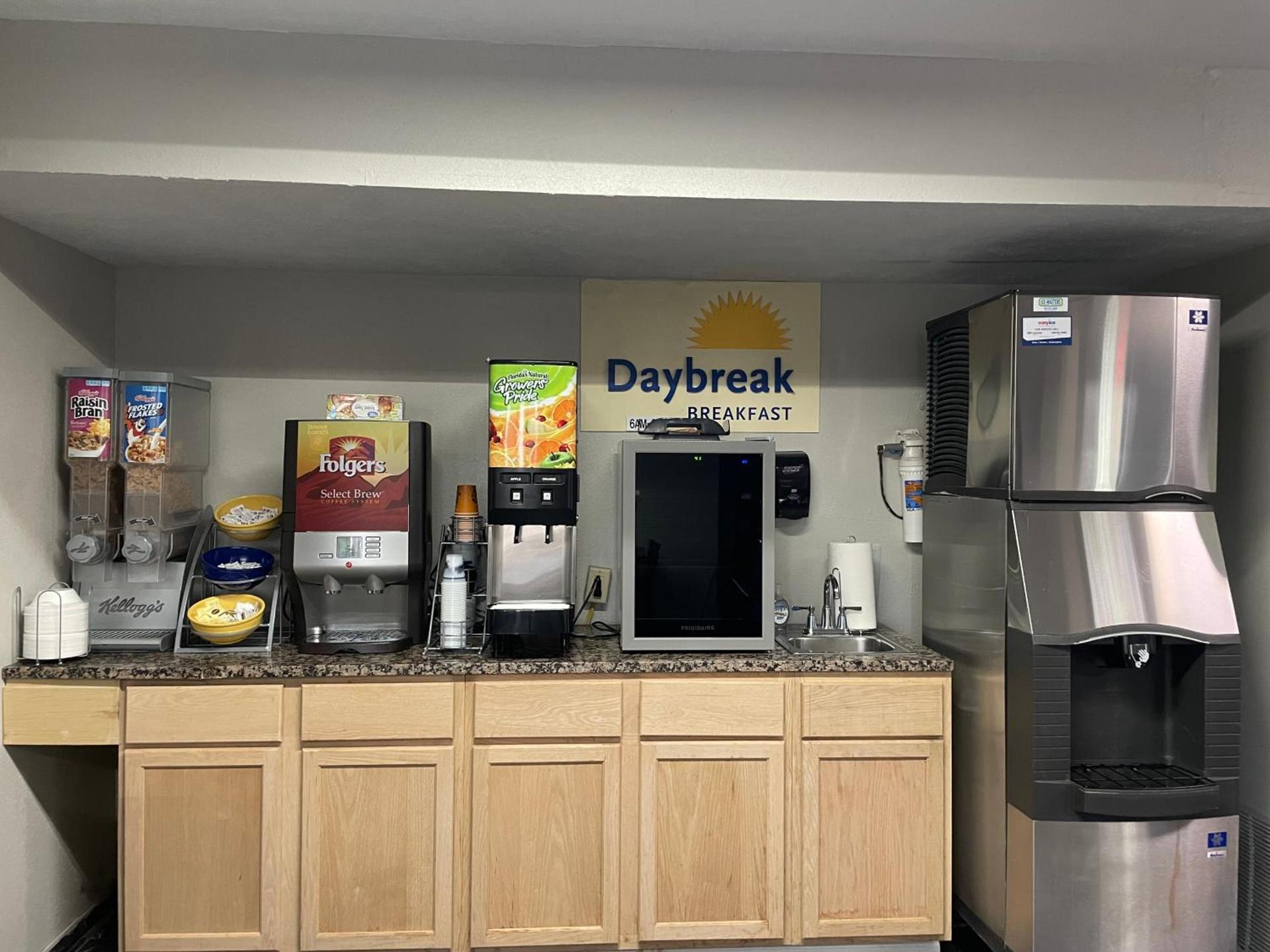 Days Inn by Wyndham Warrensburg photo 28