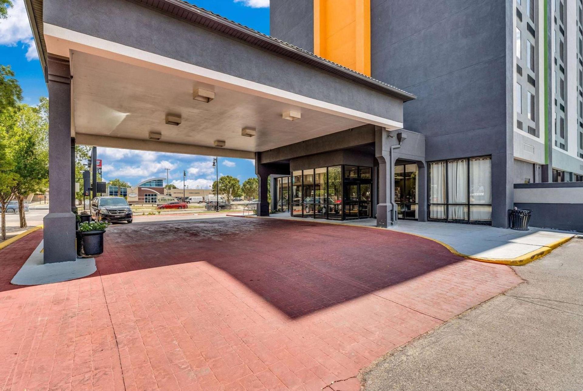 Wyndham Garden Wichita Downtown photo 2
