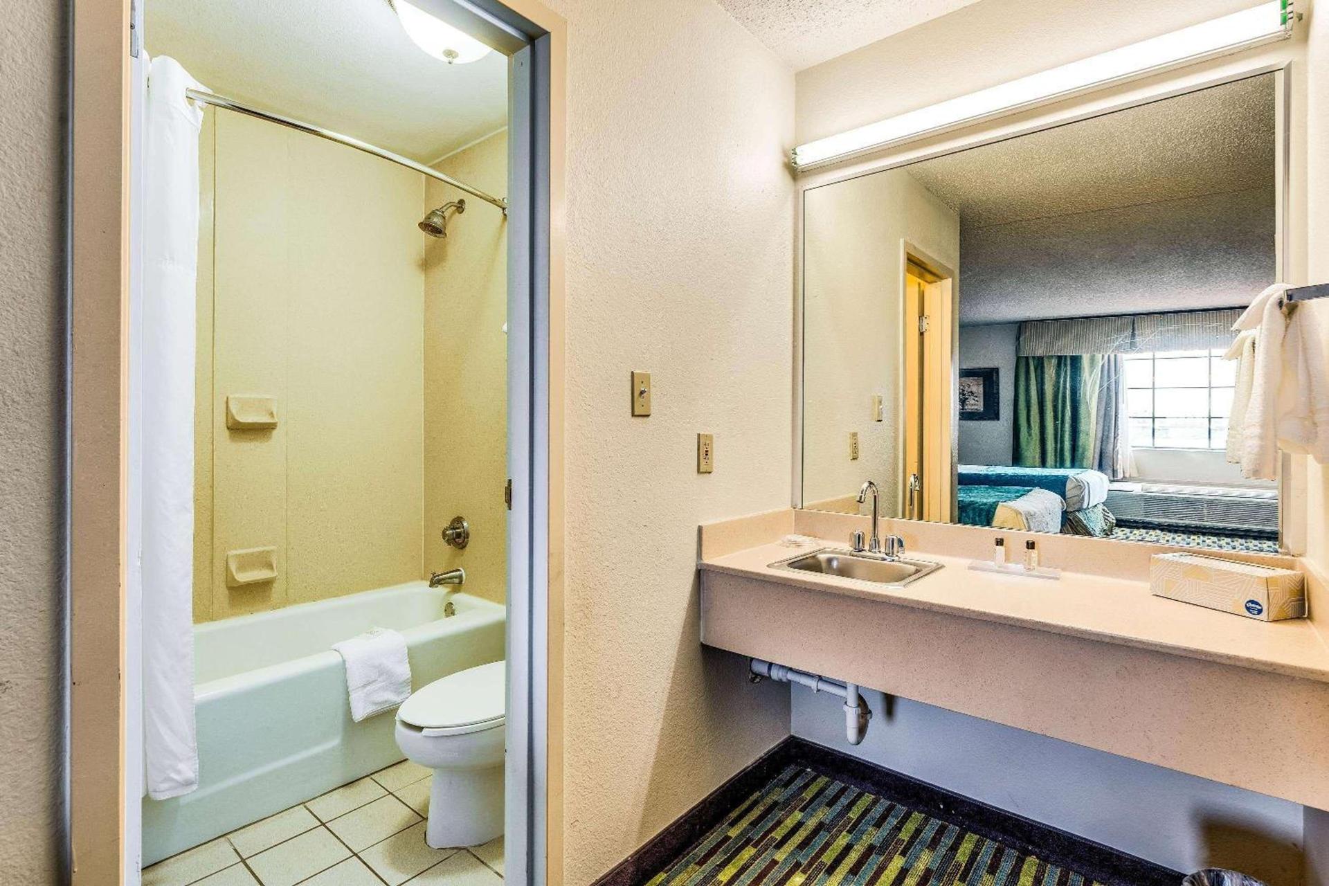 Wyndham Garden Wichita Downtown photo 17