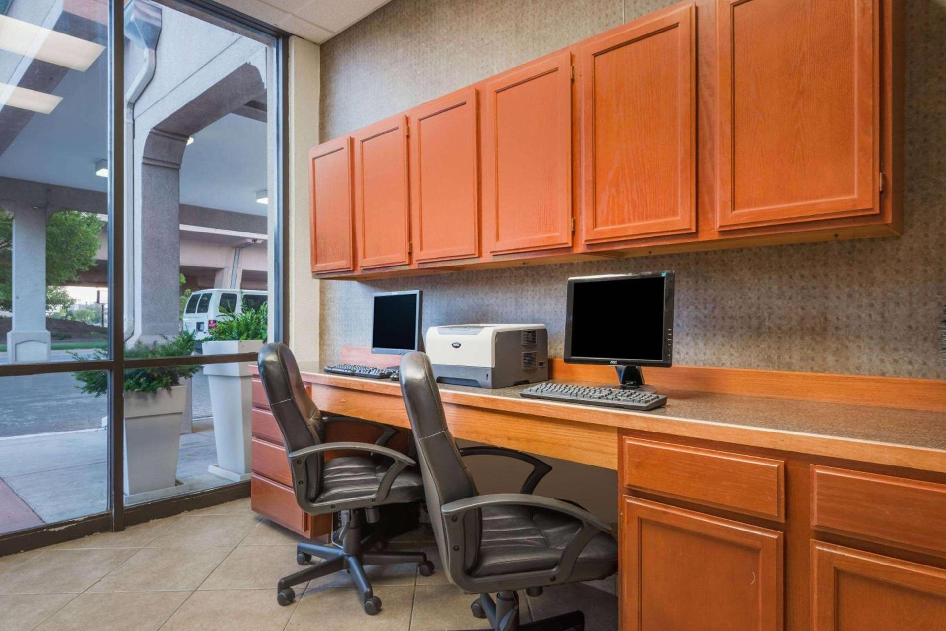 Wyndham Garden Wichita Downtown photo 25