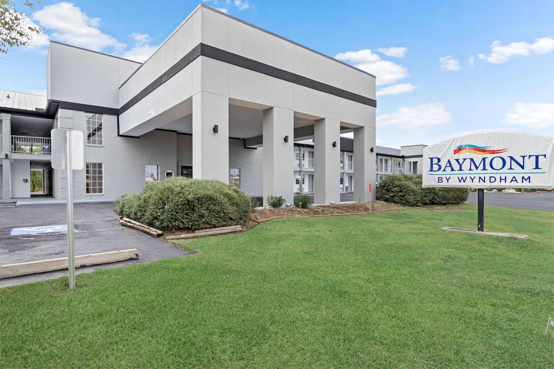 Baymont by Wyndham Beaumont — hotel in Beaumont