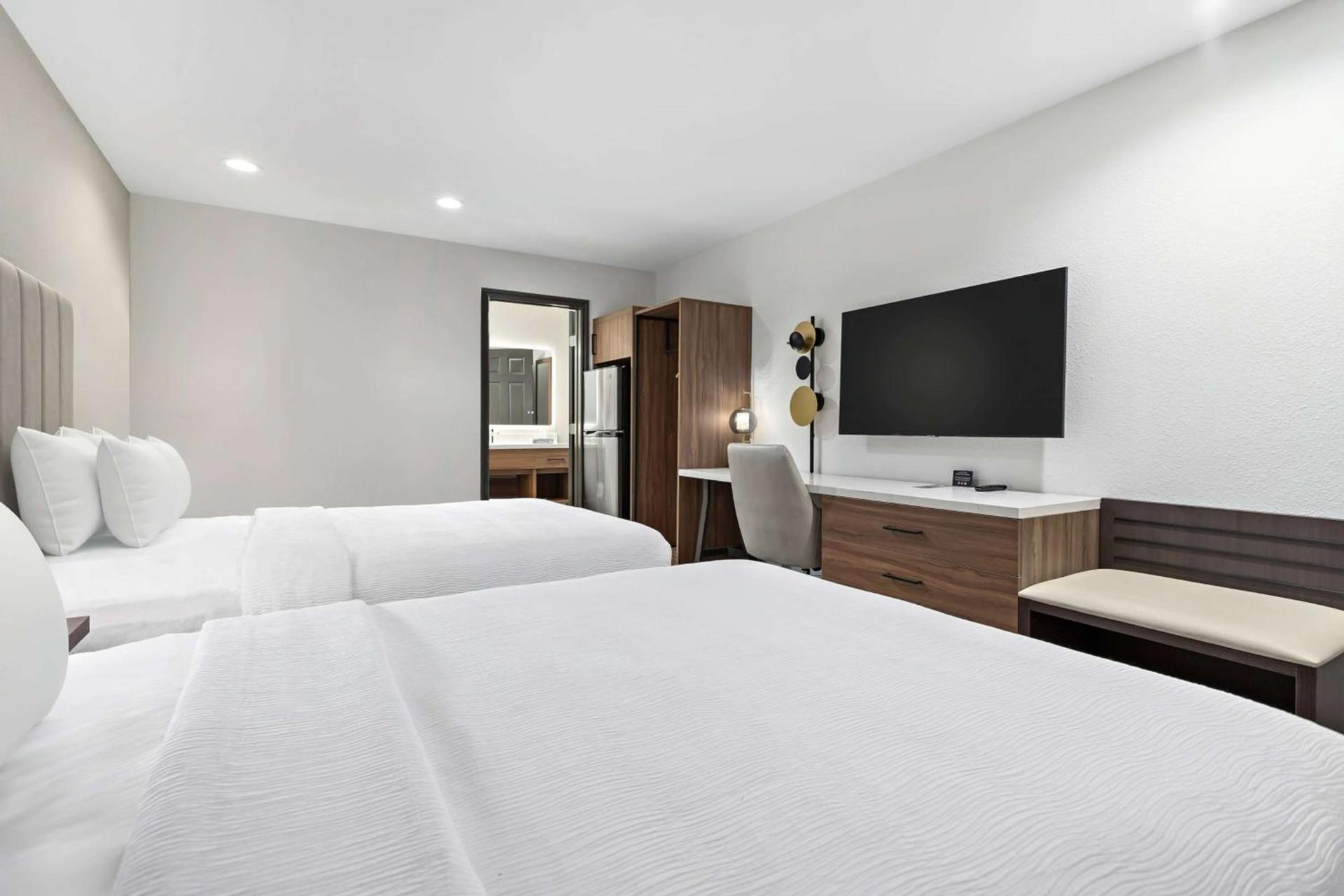 Baymont by Wyndham Beaumont photo 8
