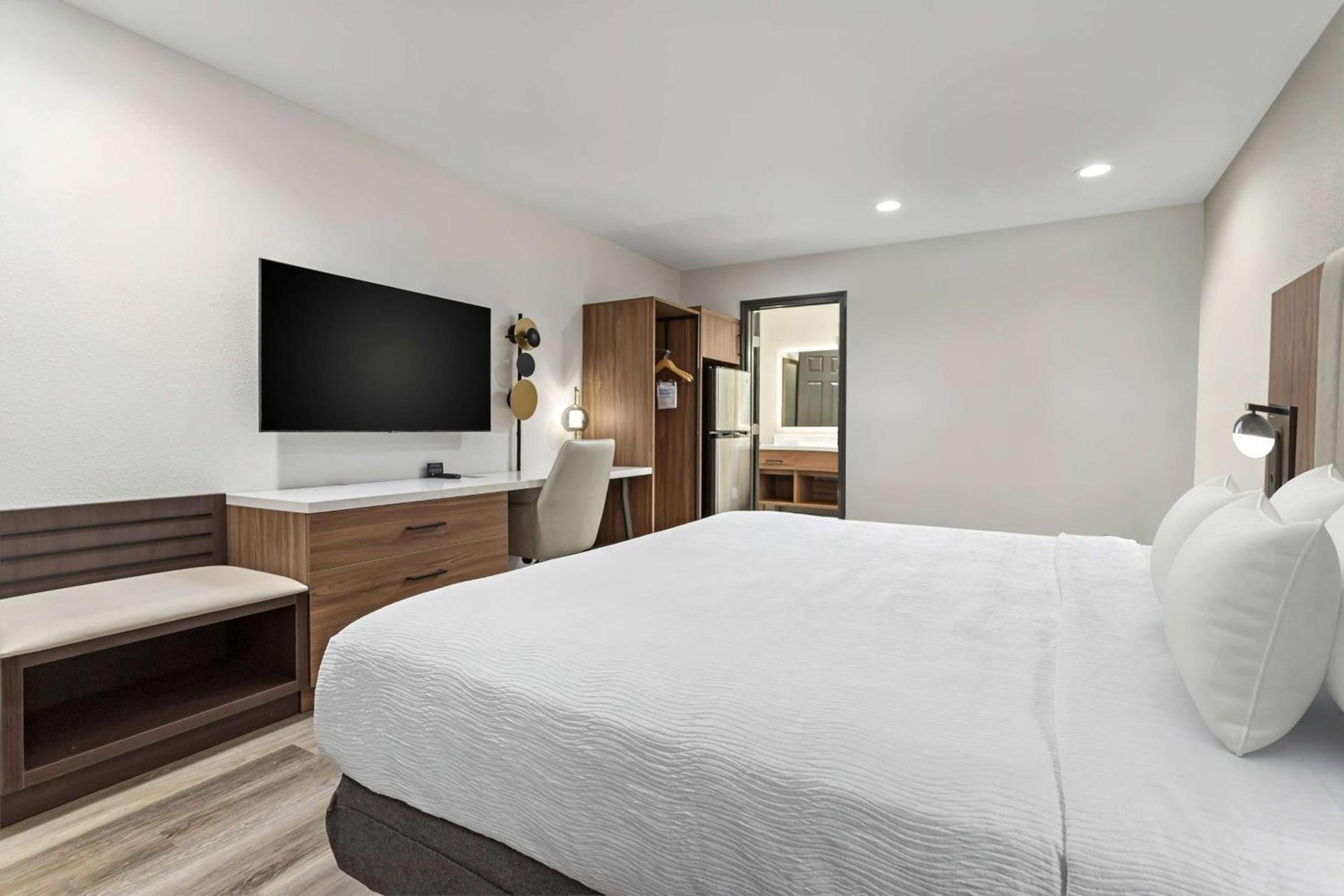 Baymont by Wyndham Beaumont photo 9