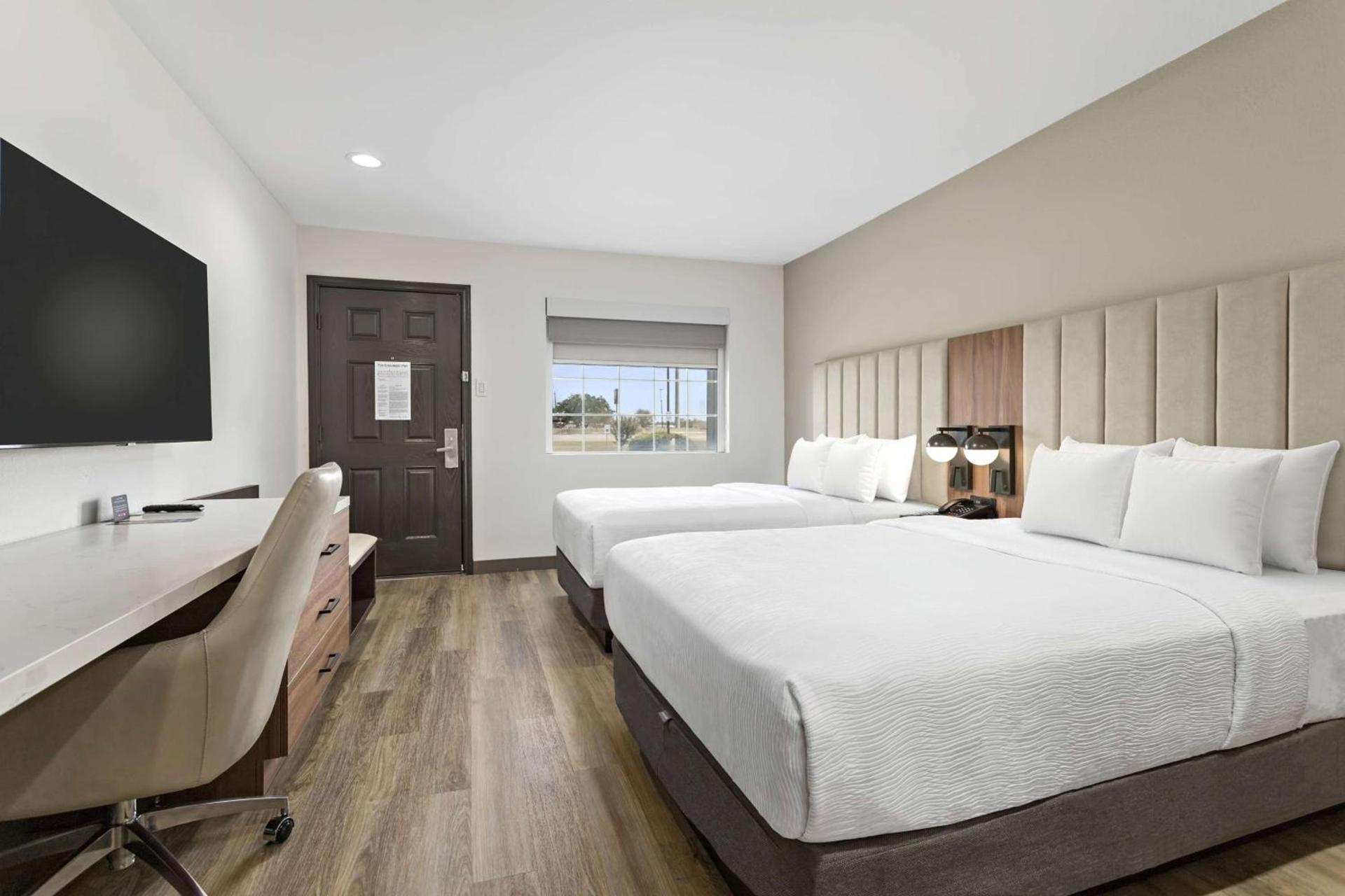 Baymont by Wyndham Beaumont photo 10