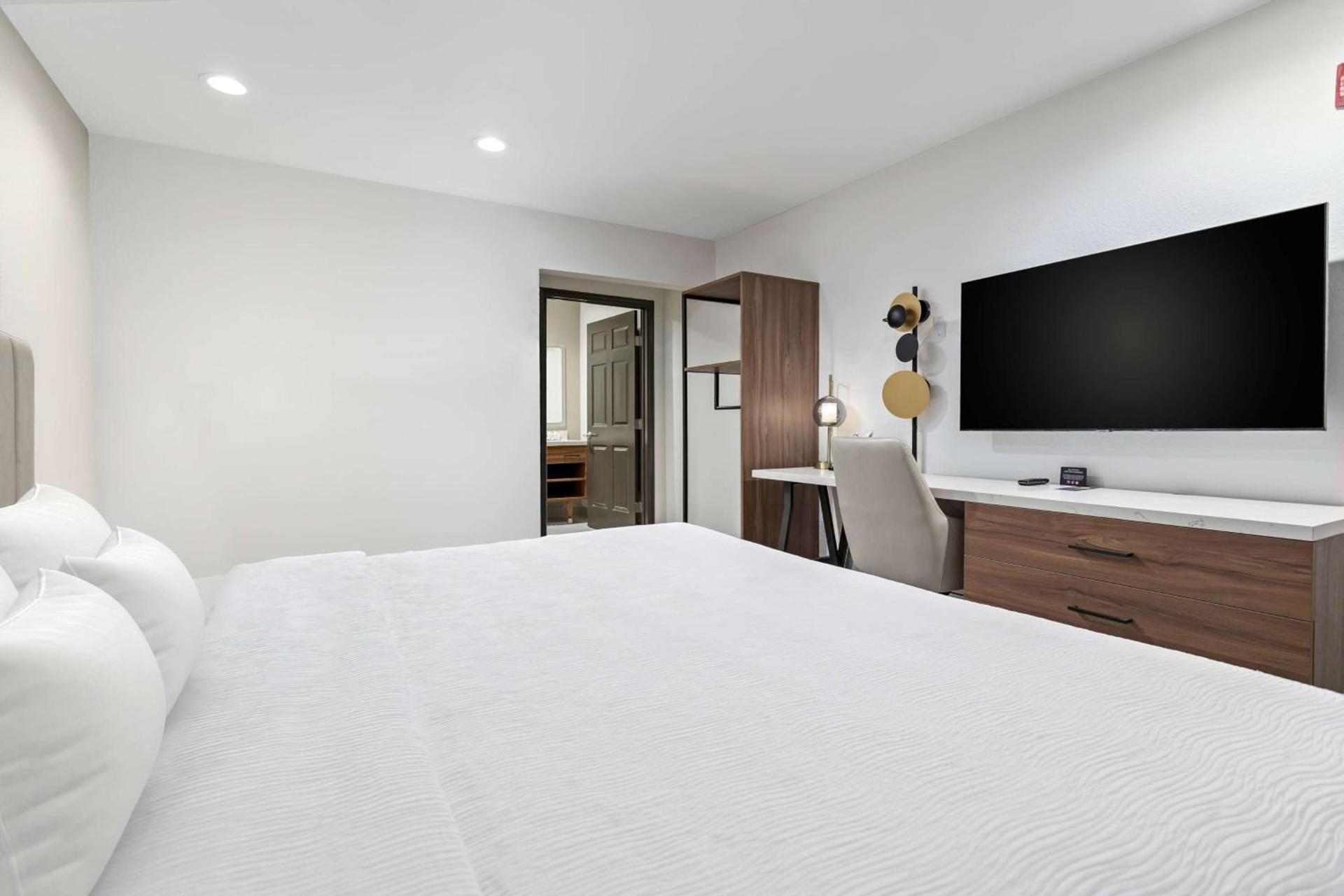 Baymont by Wyndham Beaumont photo 11