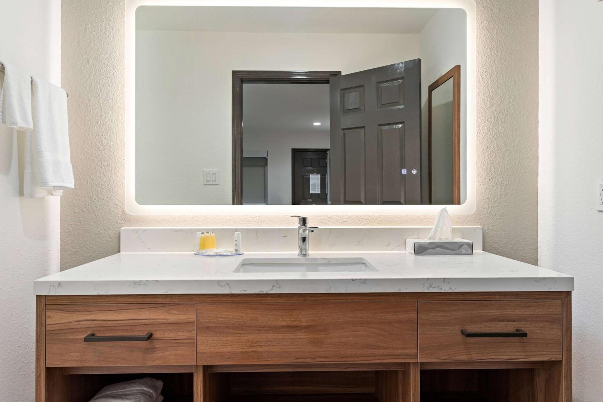 Baymont by Wyndham Beaumont photo 16