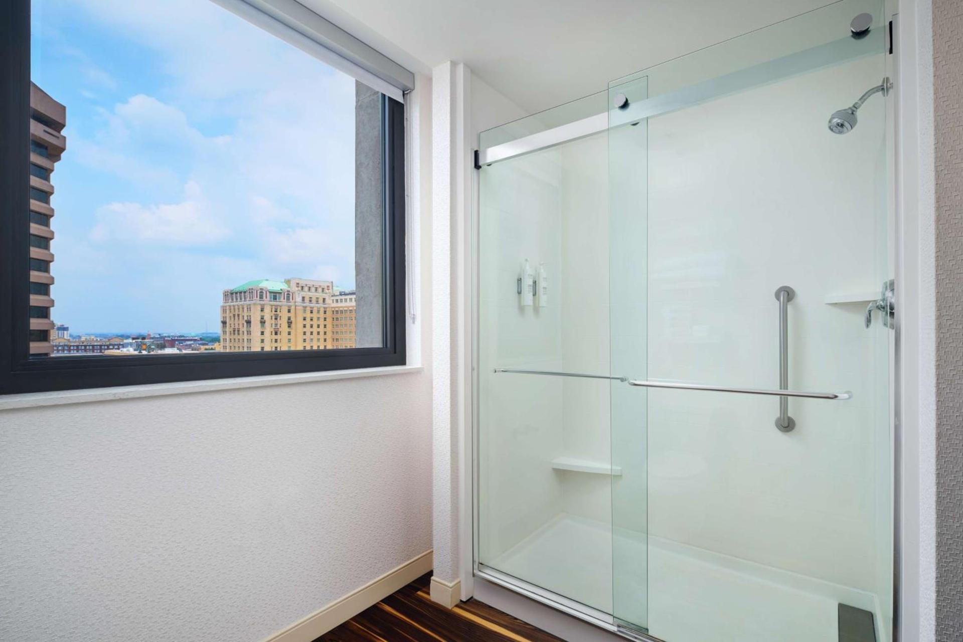 Hampton Inn & Suites - Richmond - Downtown, VA photo 3