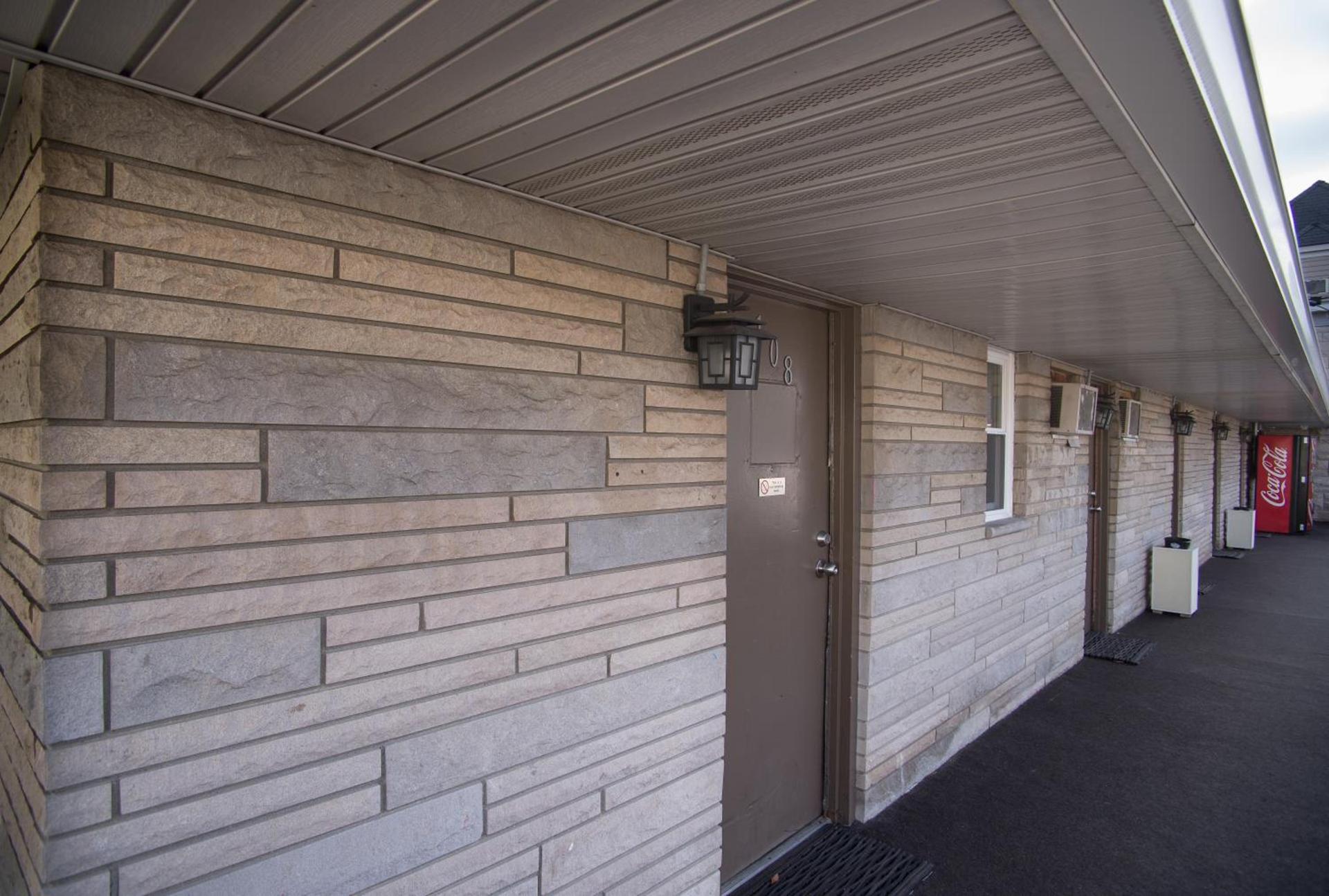 Rosemount Motel photo 2