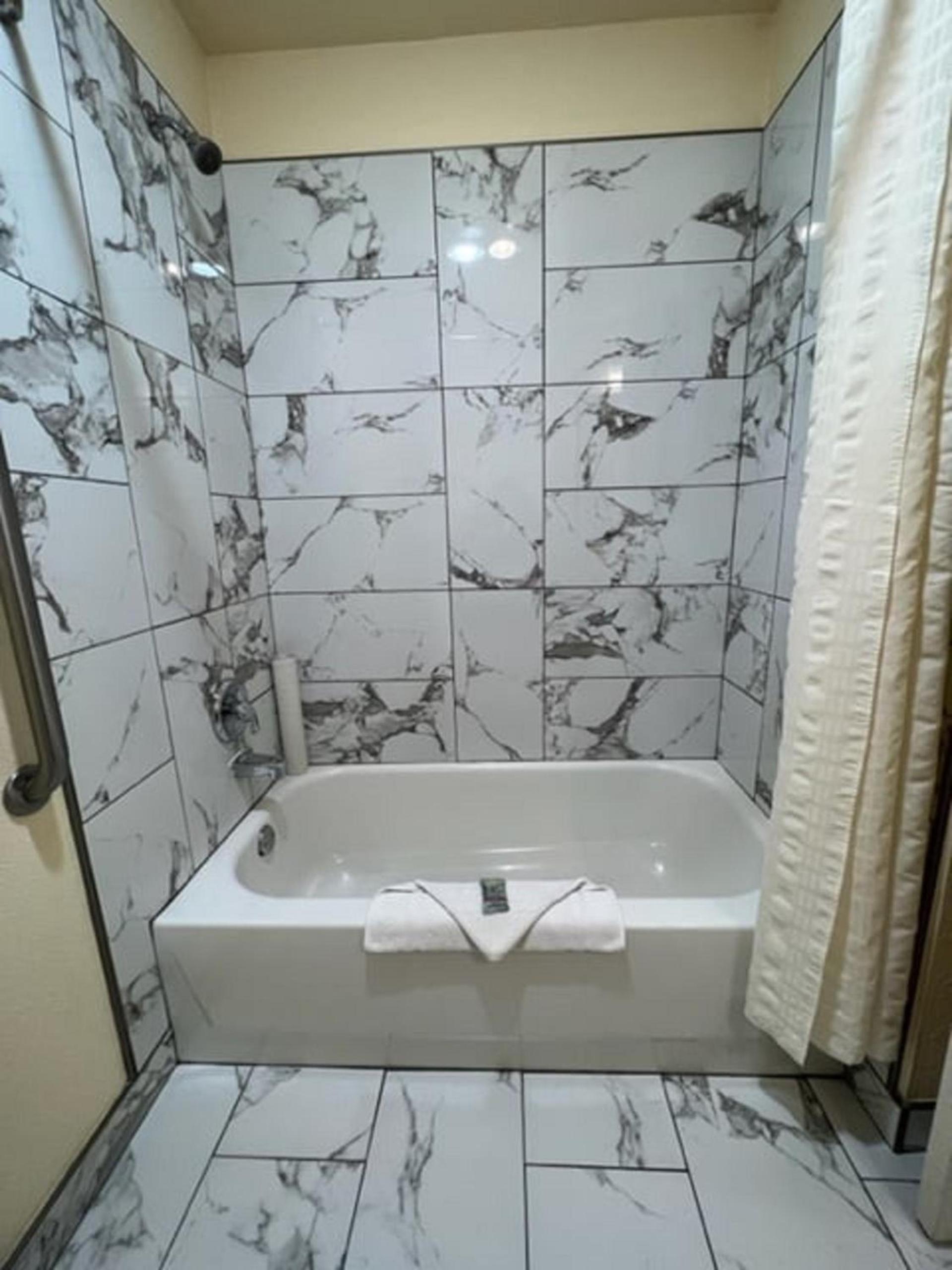 Lighthouse Suites Inn photo 18