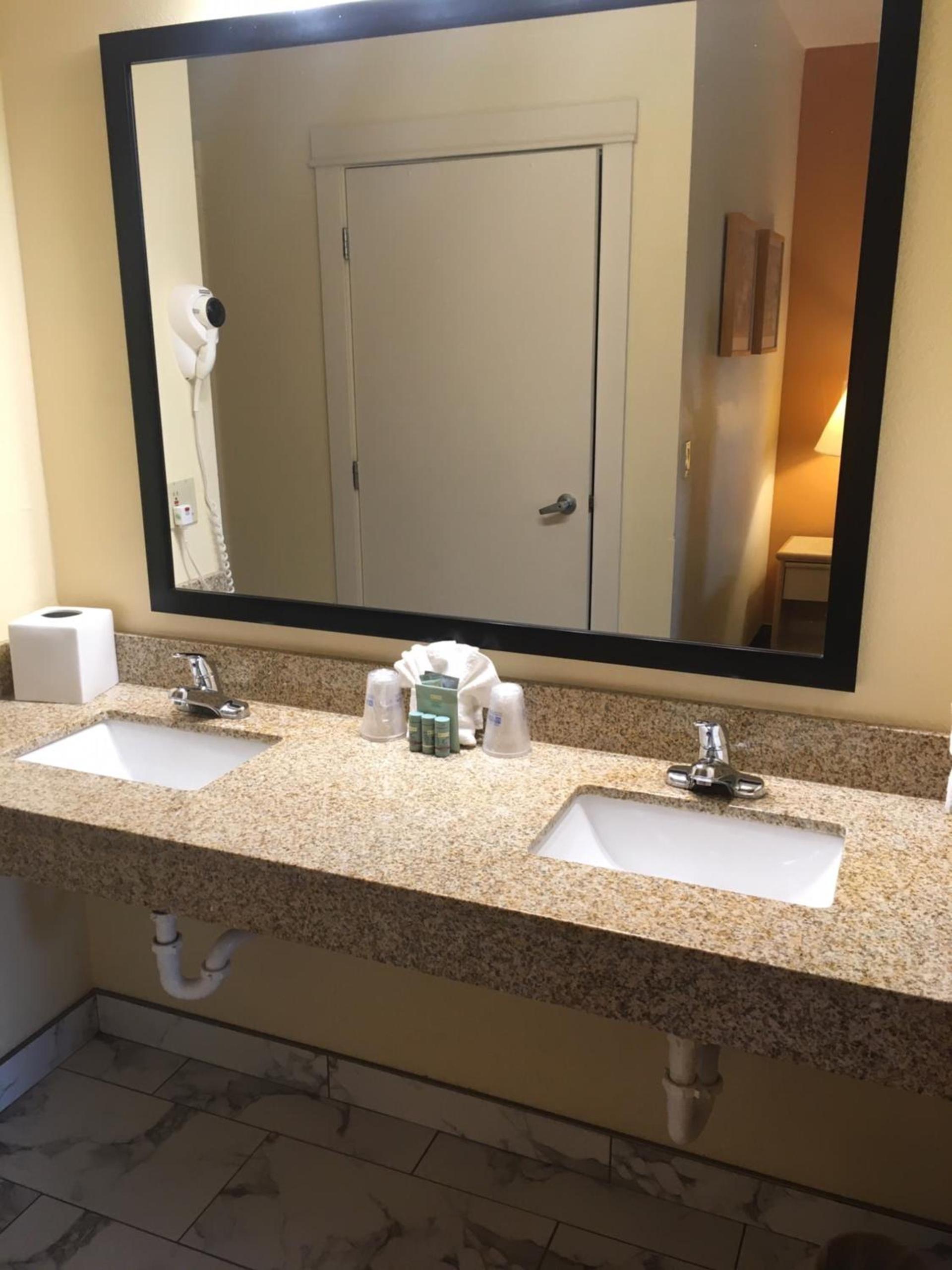 Lighthouse Suites Inn photo 23