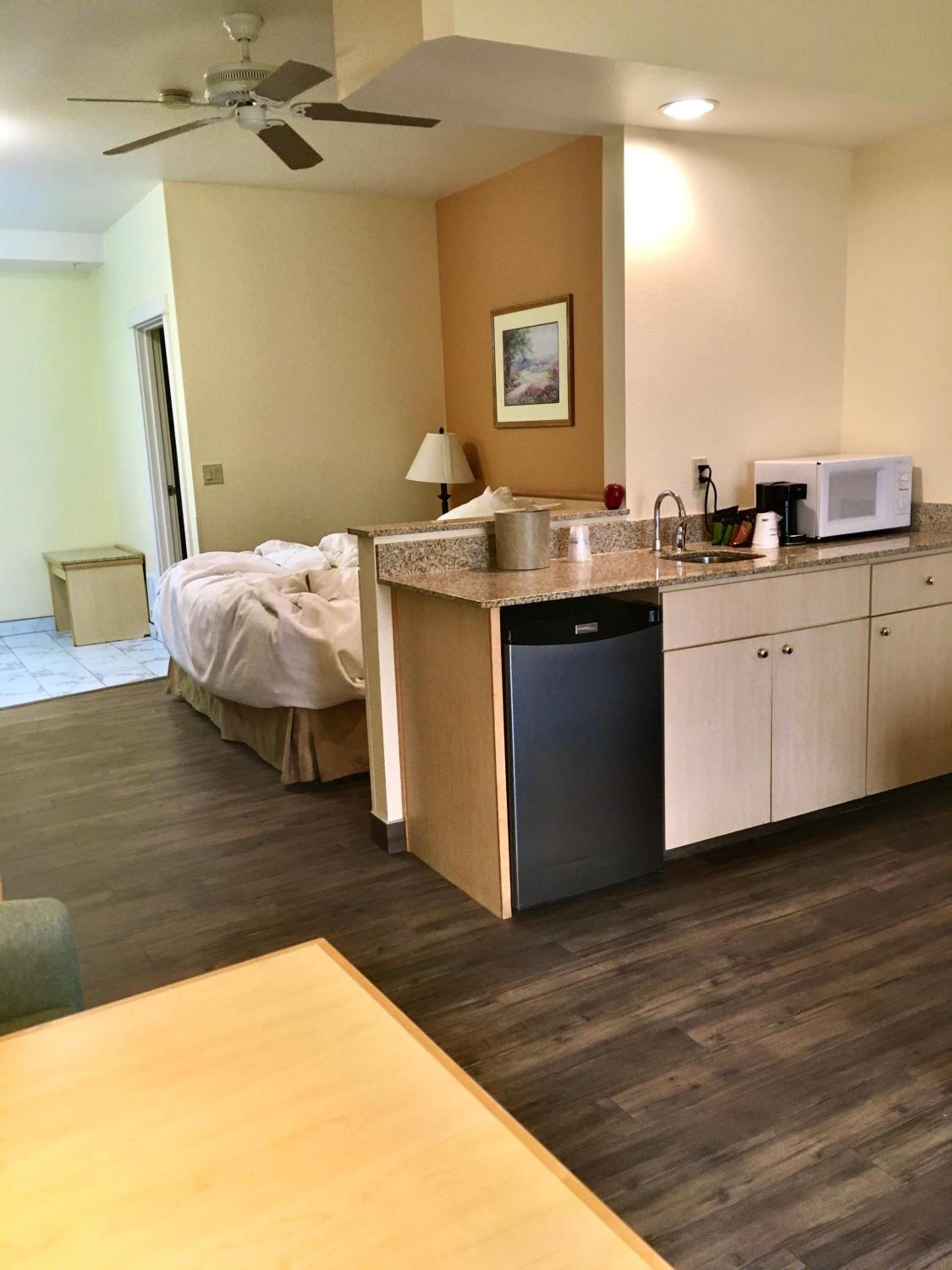 Lighthouse Suites Inn photo 26