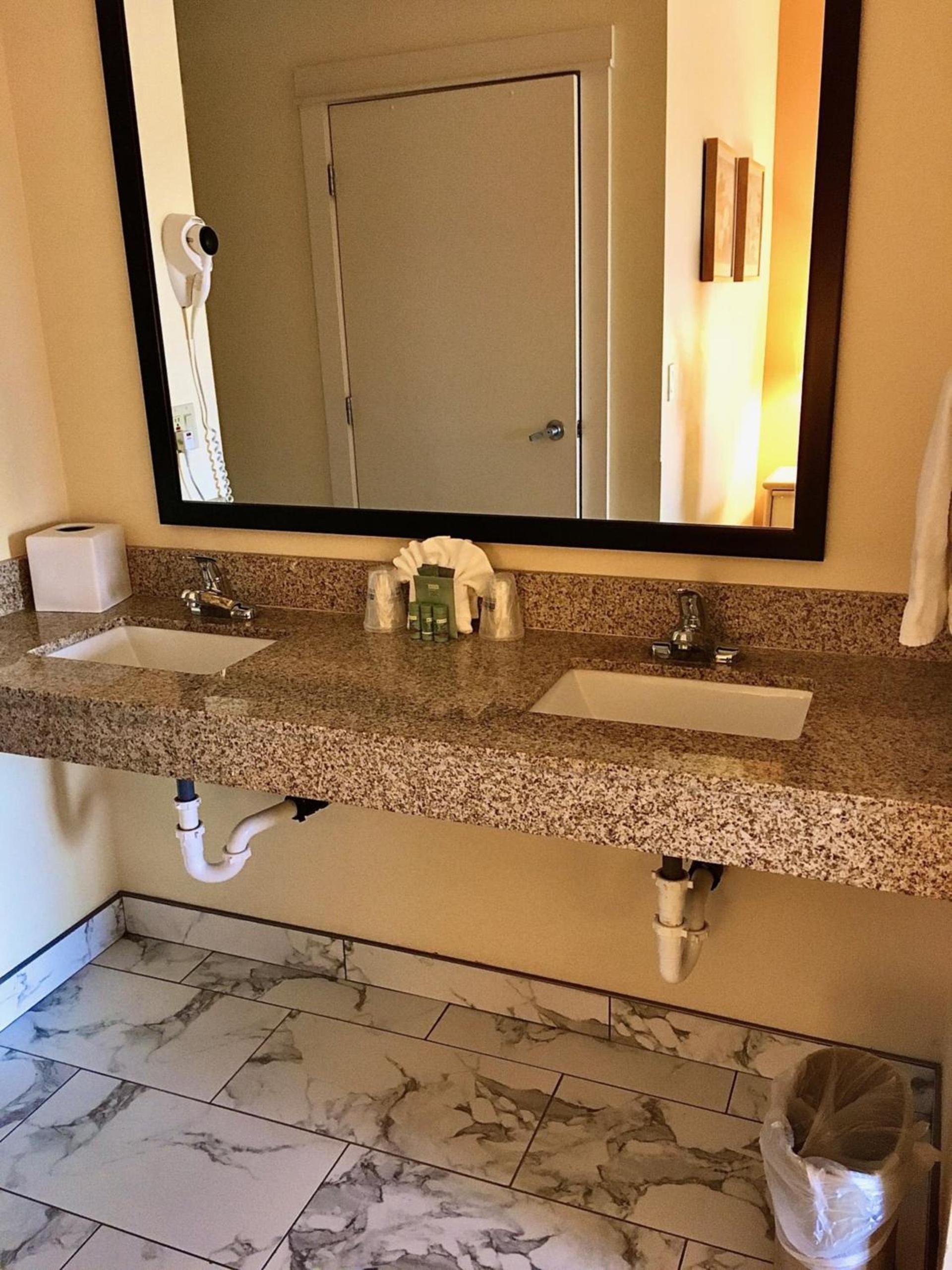 Lighthouse Suites Inn photo 29
