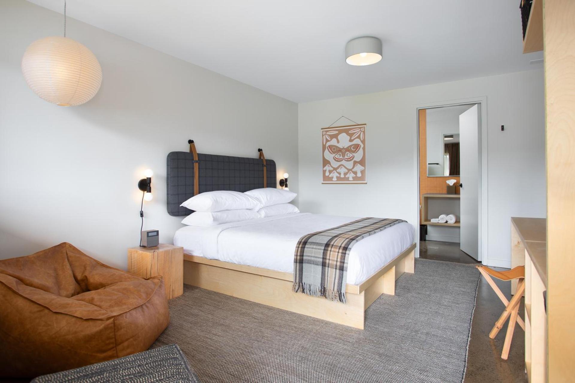 Rhode's Motor Lodge photo 16