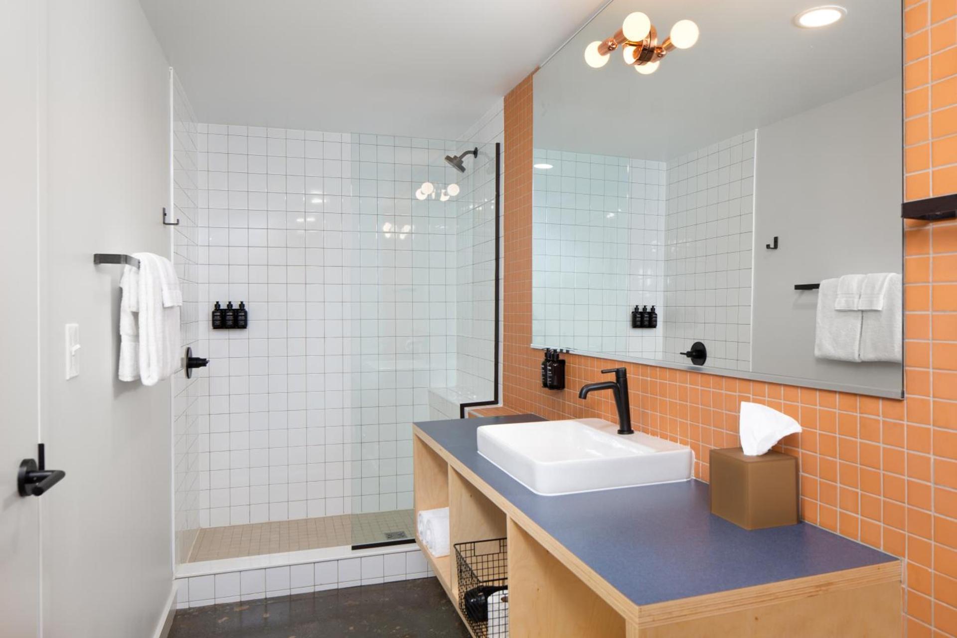 Rhode's Motor Lodge photo 21