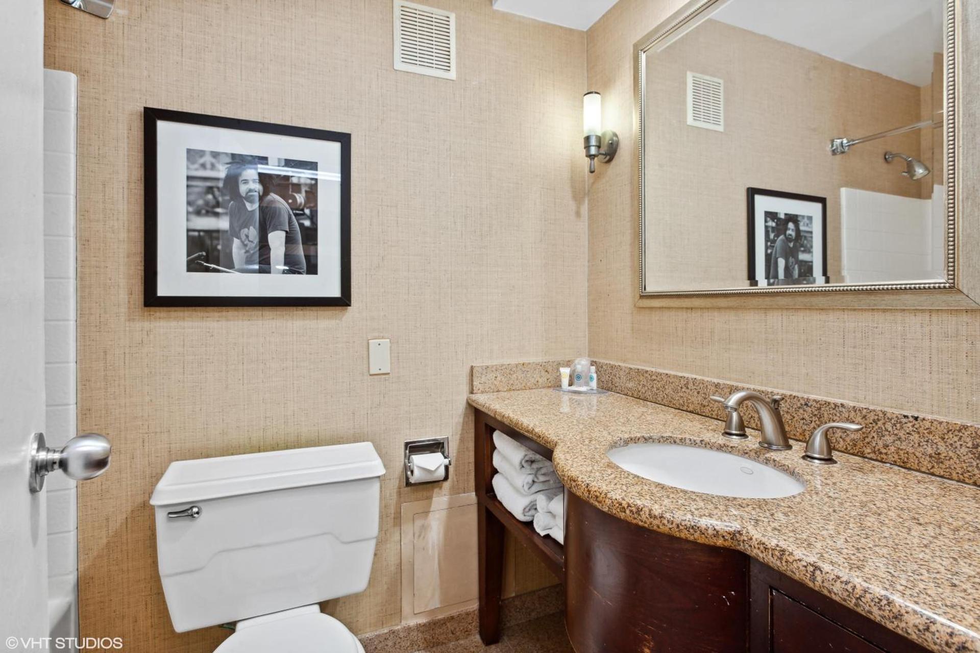 Comfort Inn & Suites Baltimore Inner Harbor photo 6