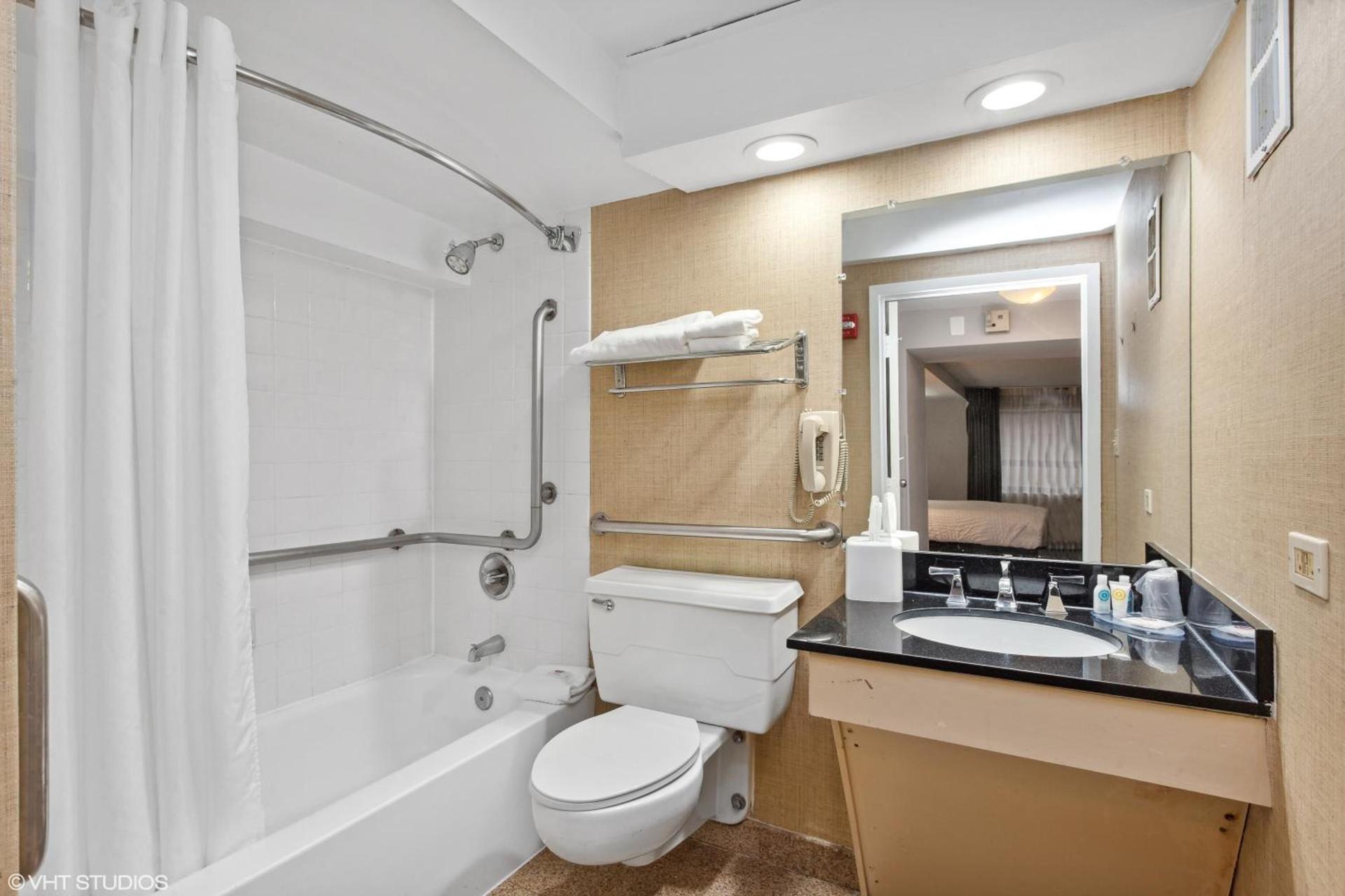 Comfort Inn & Suites Baltimore Inner Harbor photo 5