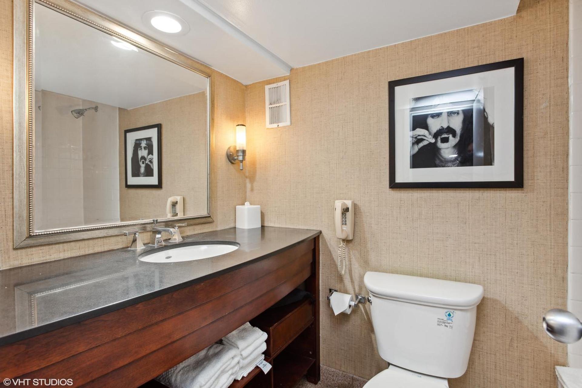Comfort Inn & Suites Baltimore Inner Harbor photo 4
