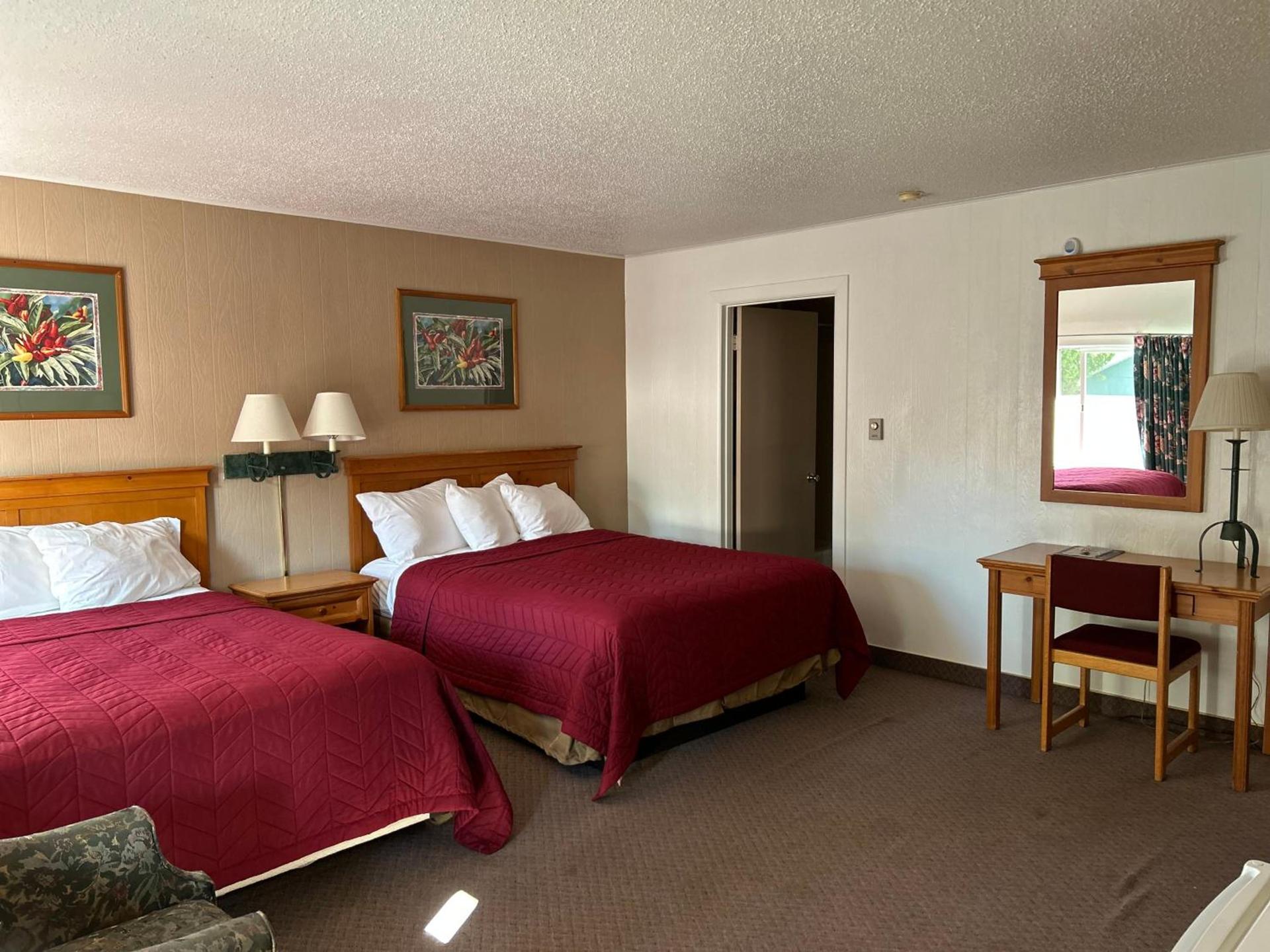 Redwood Arms Motel photo 5