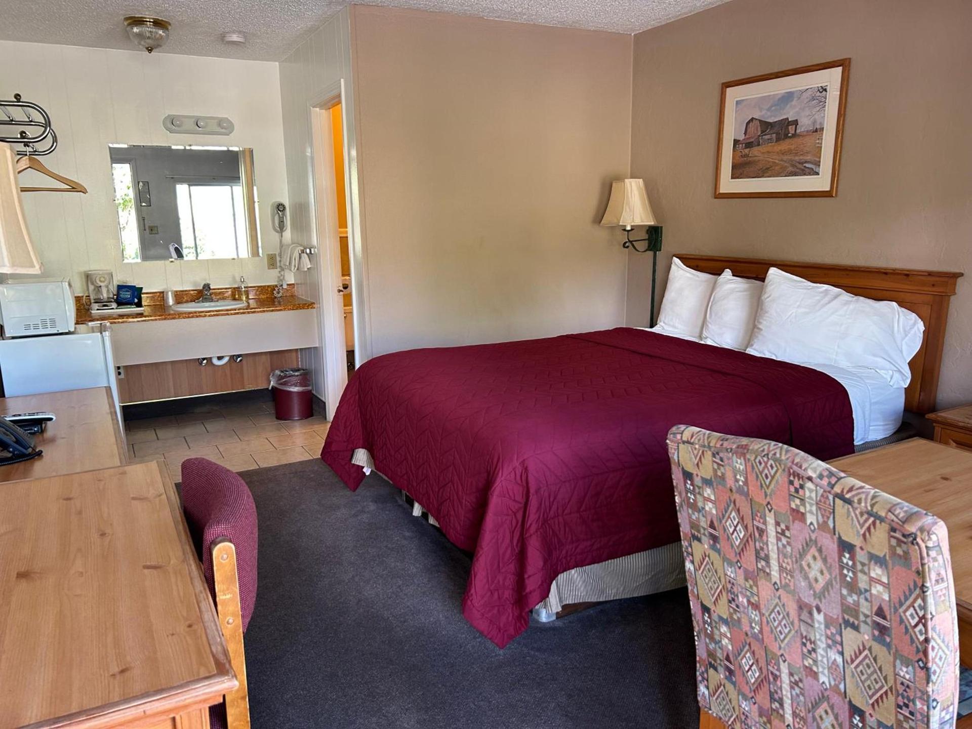Redwood Arms Motel photo 11