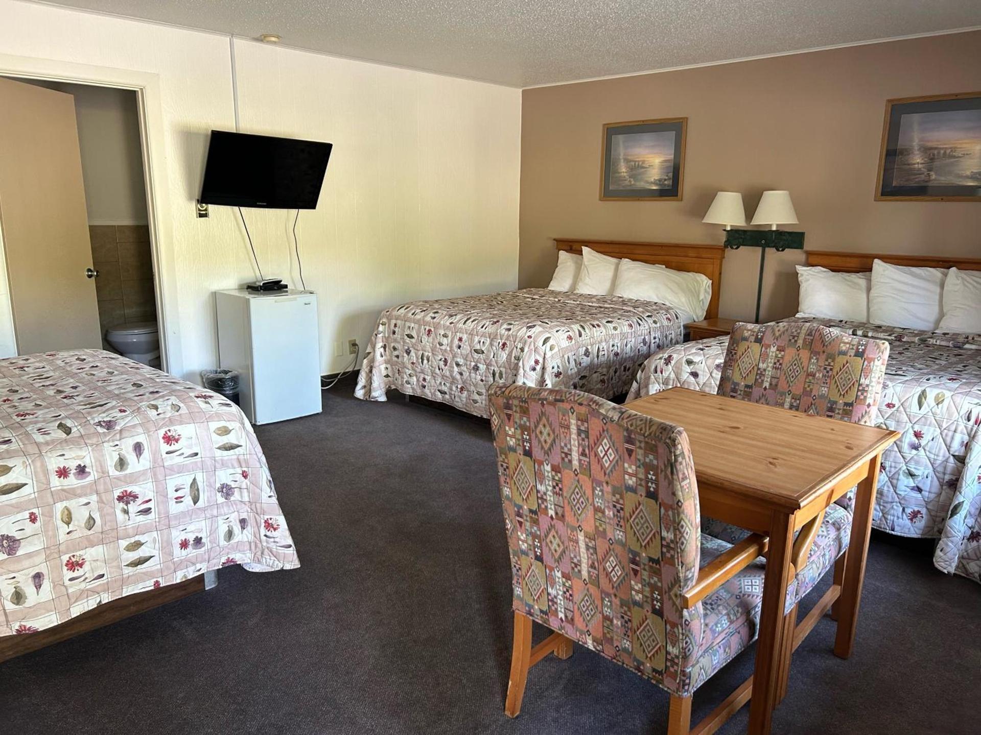 Redwood Arms Motel photo 6