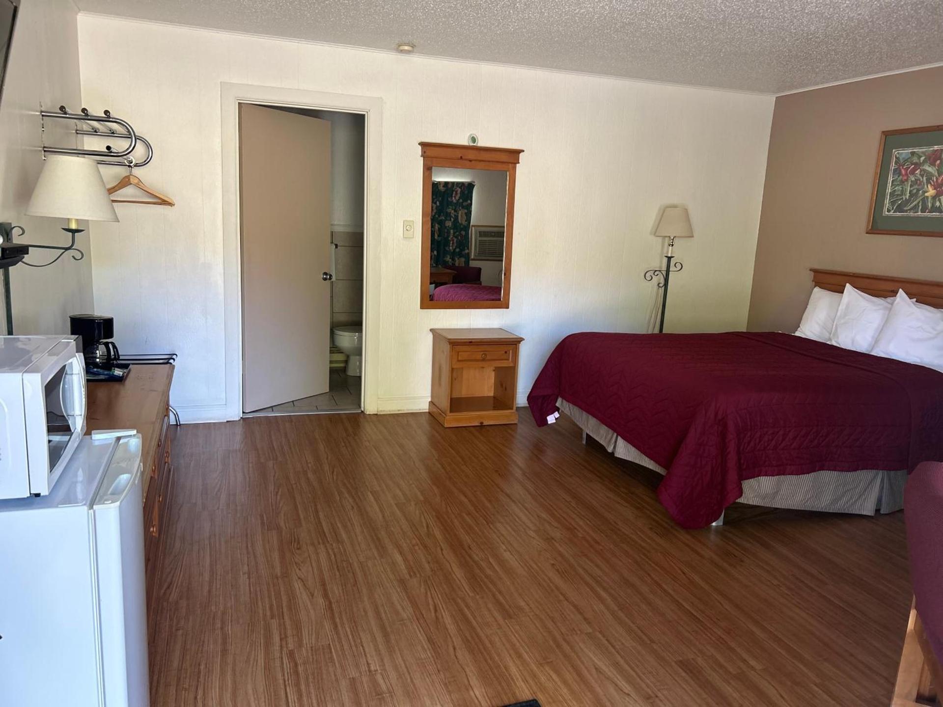 Redwood Arms Motel photo 8