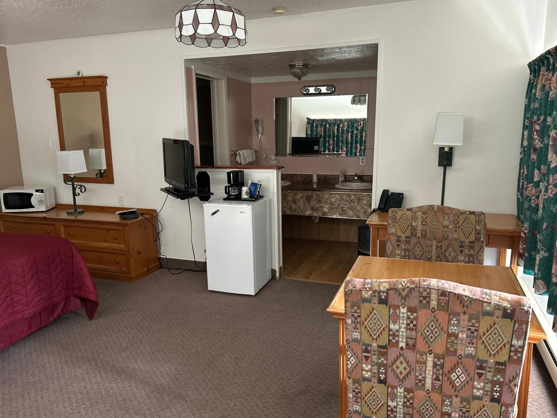 Redwood Arms Motel photo 14