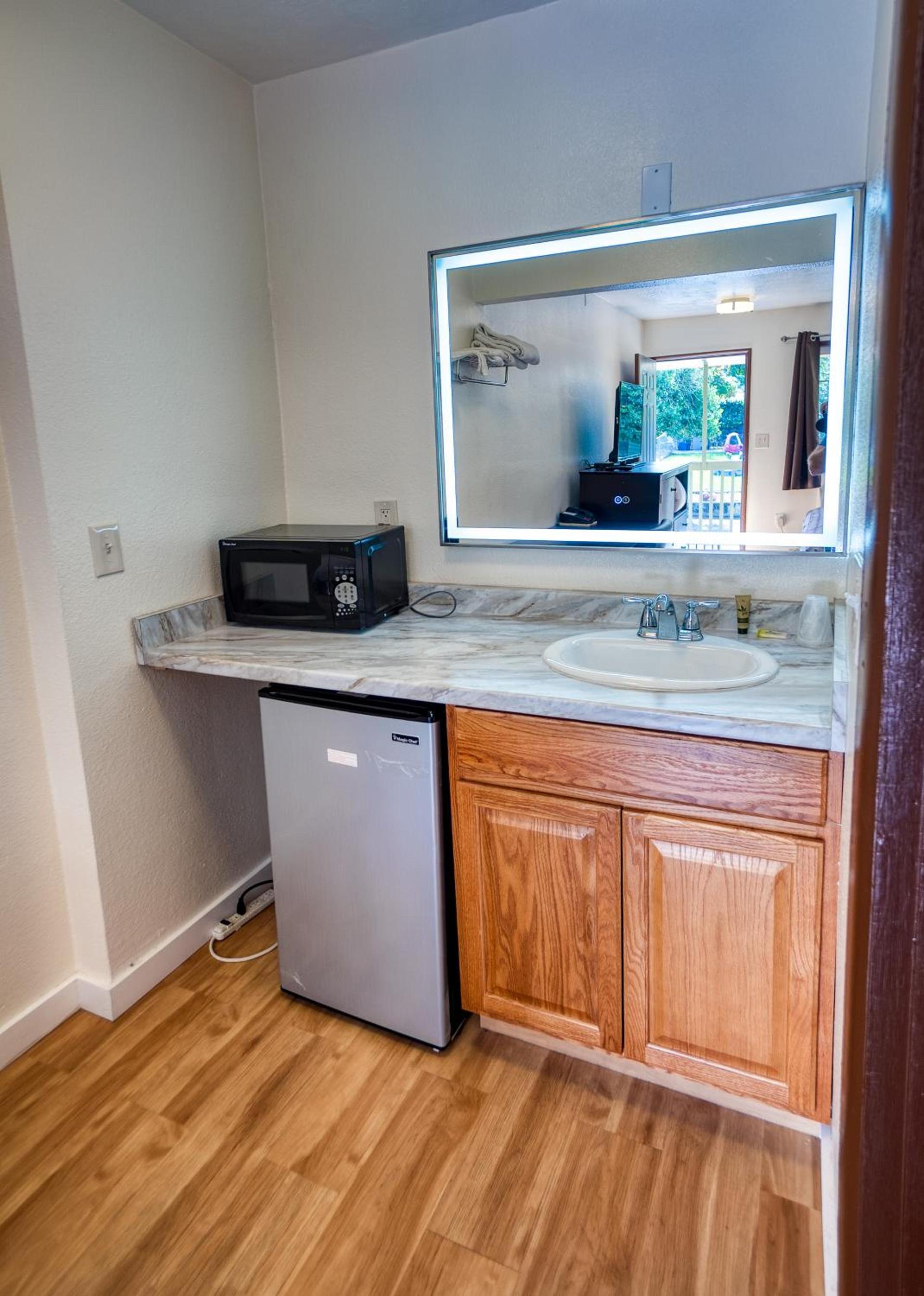 Budget Inn photo 17