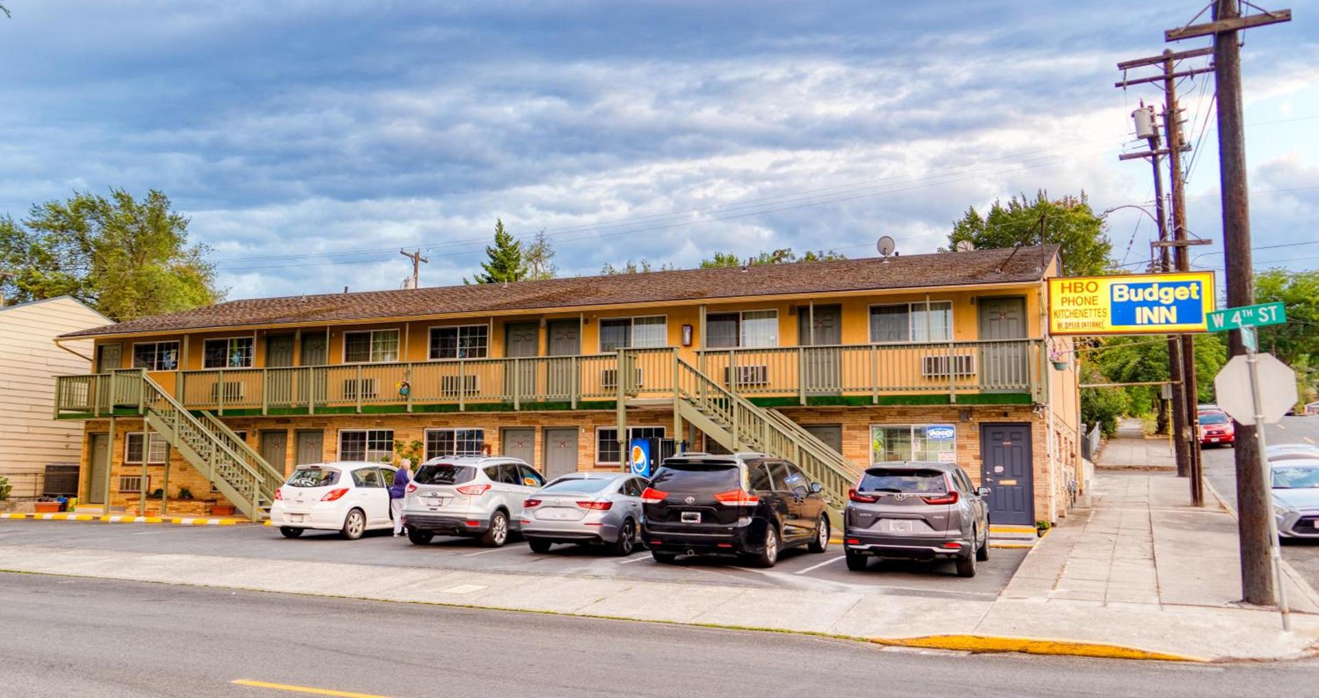 Budget Inn photo 3