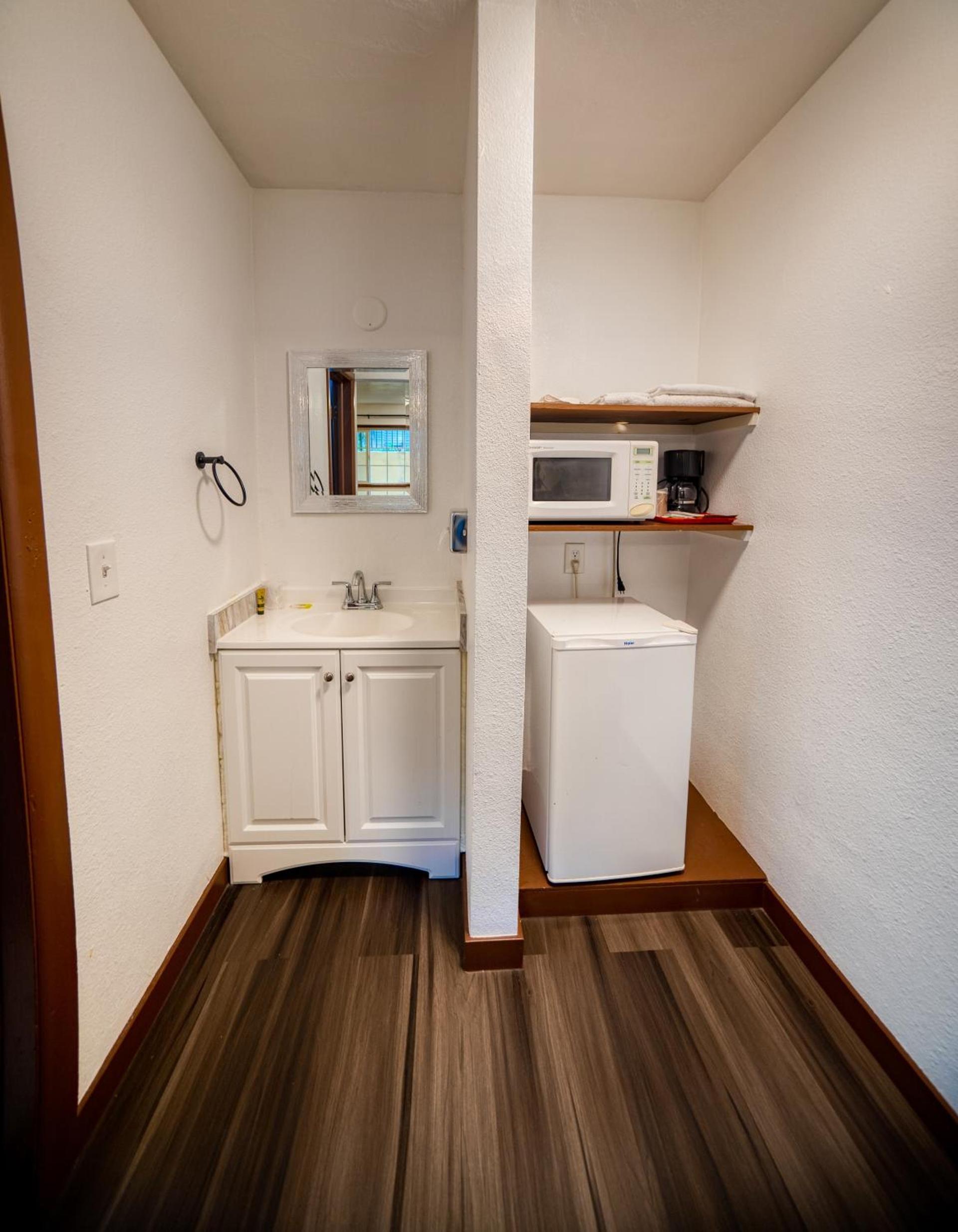 Budget Inn photo 14