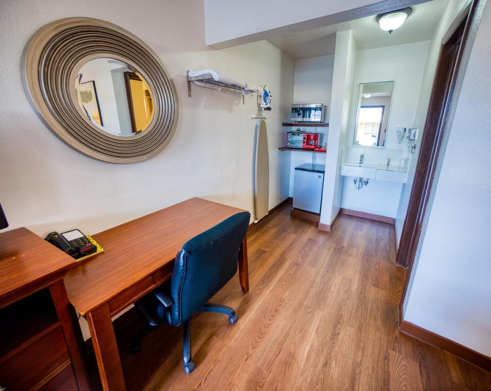 Budget Inn photo 18