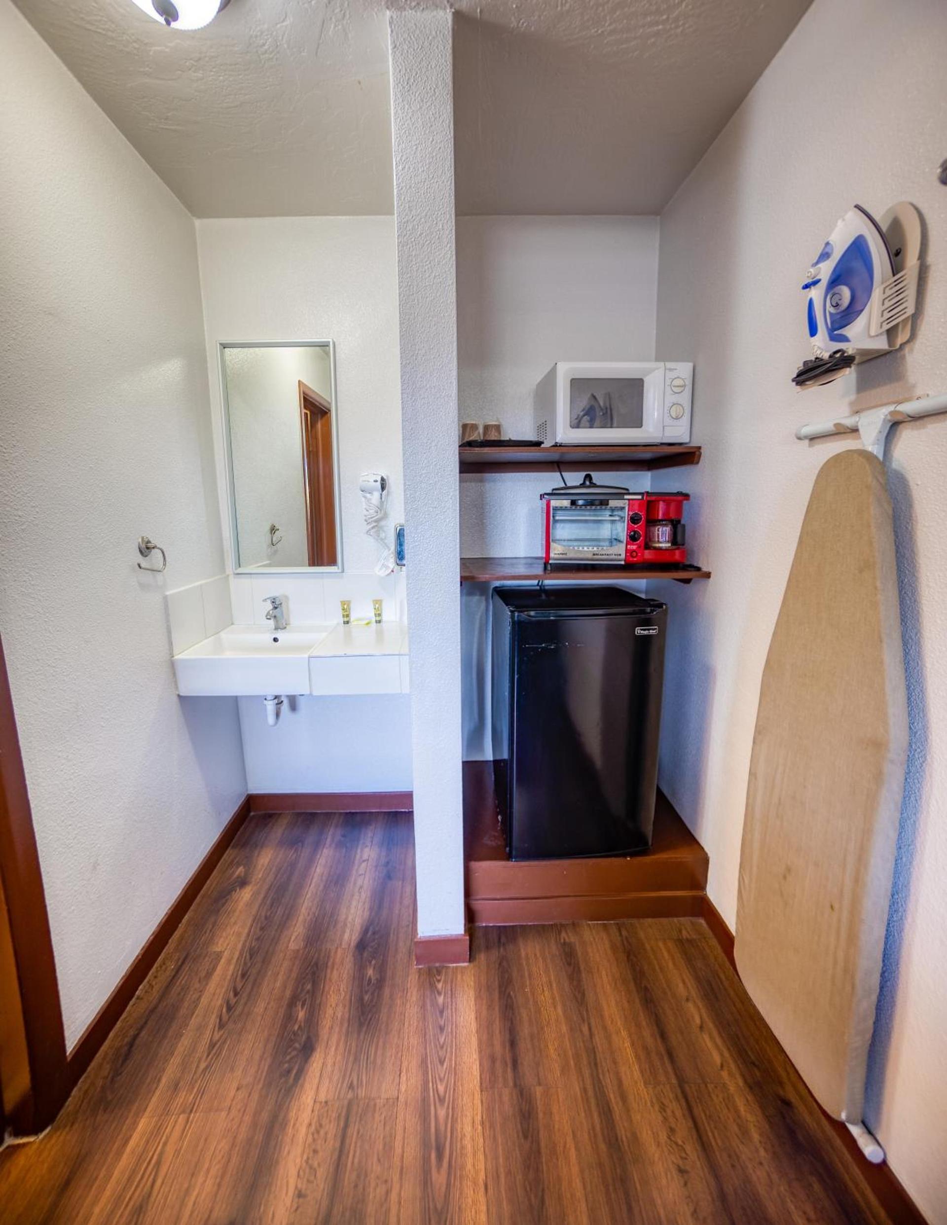 Budget Inn photo 15
