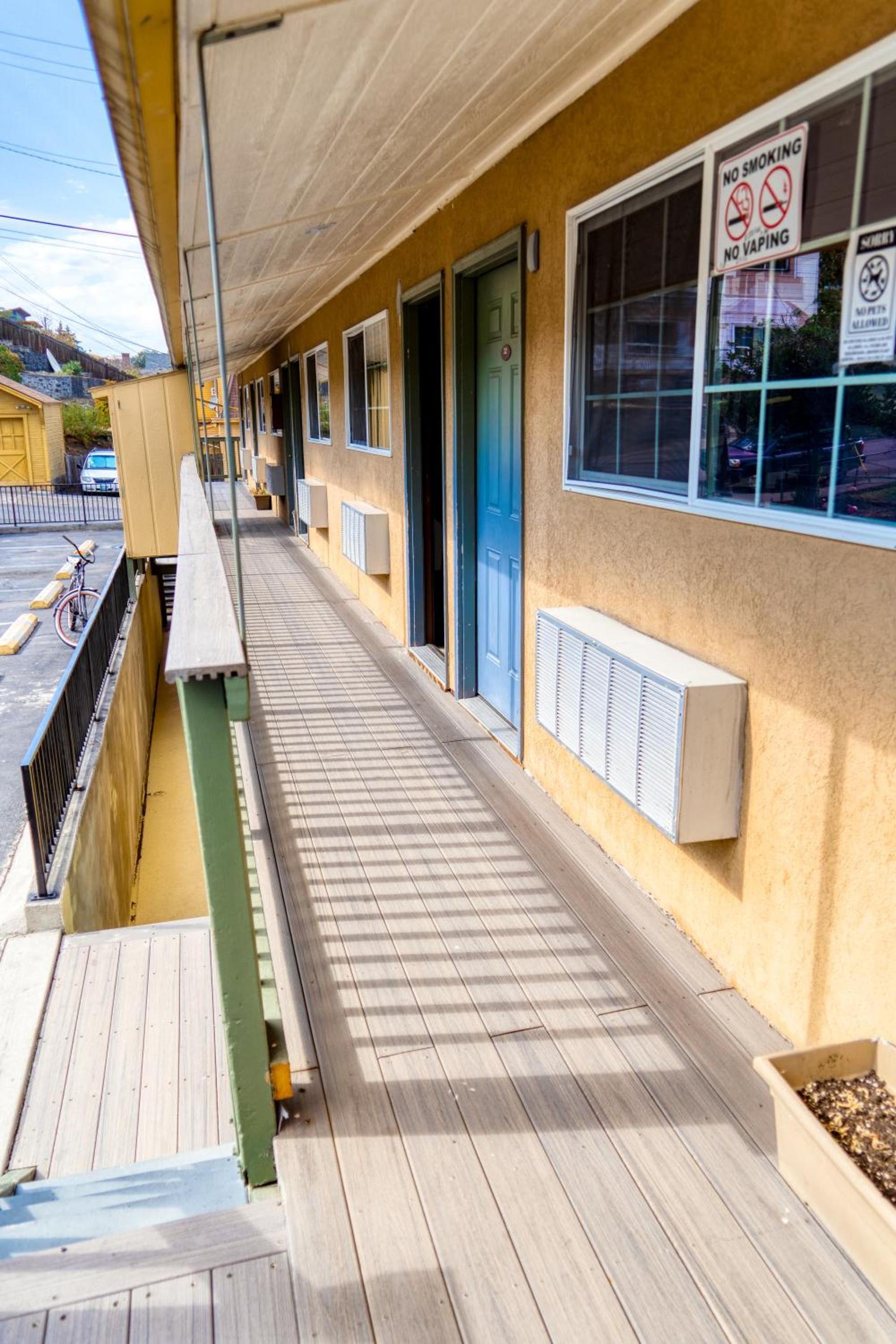 Budget Inn photo 8