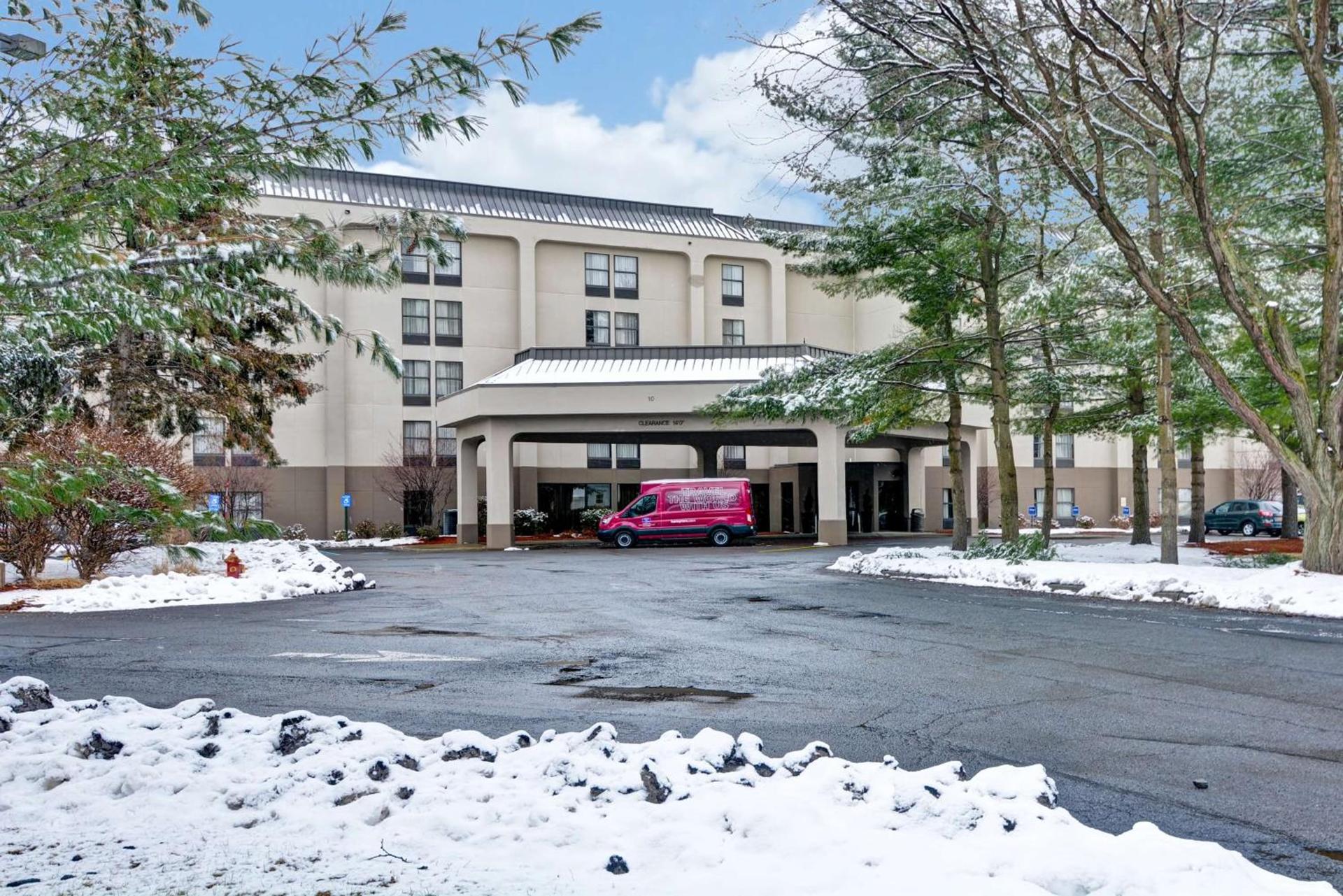 Hampton Inn Albany-Wolf Road photo 2