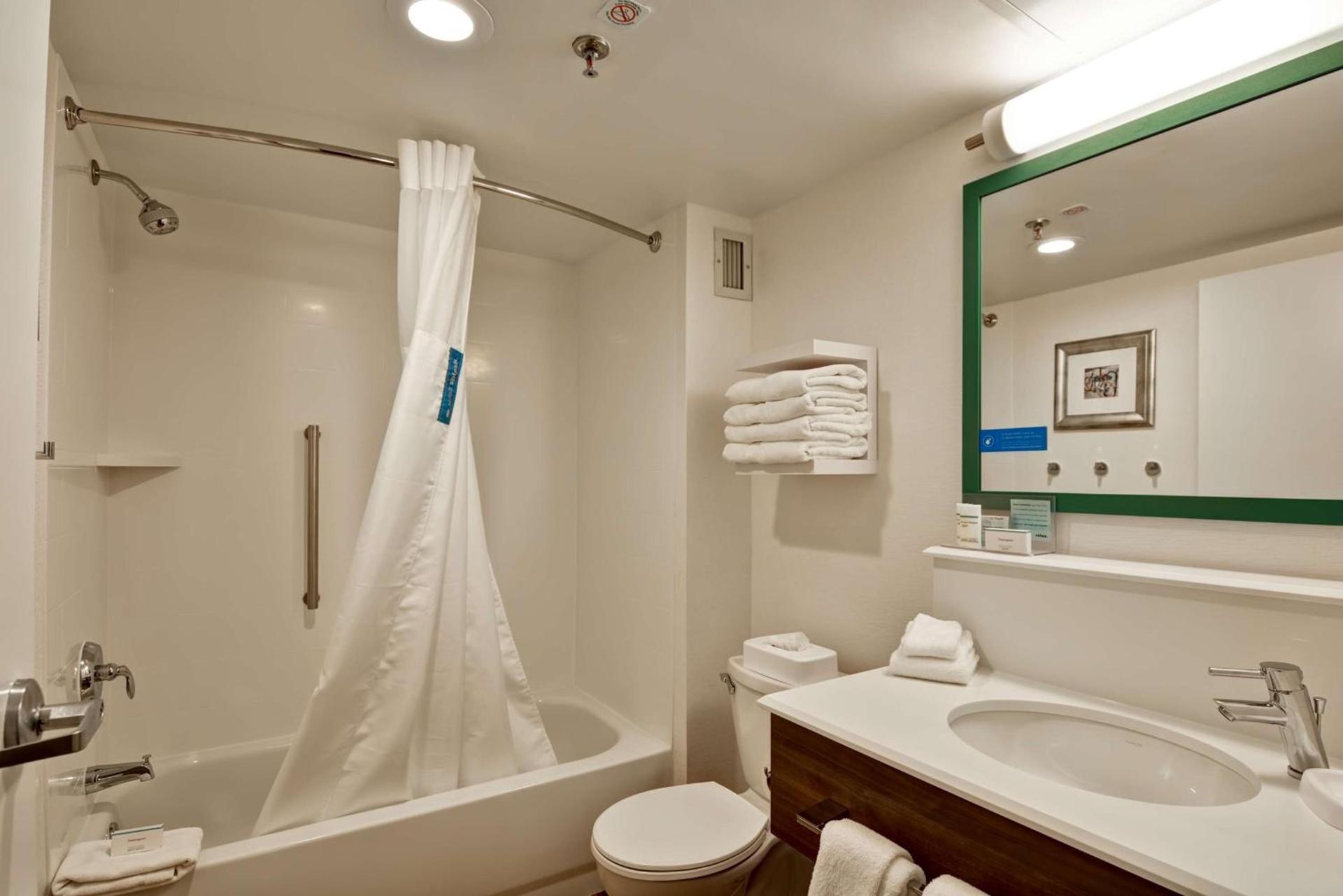 Hampton Inn Albany-Wolf Road photo 18