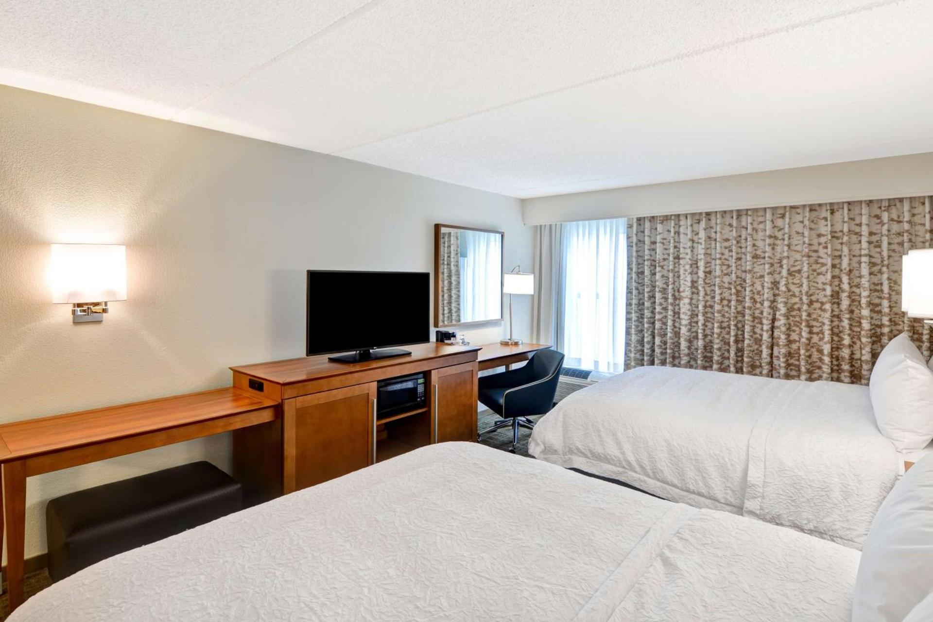 Hampton Inn Albany-Wolf Road photo 22