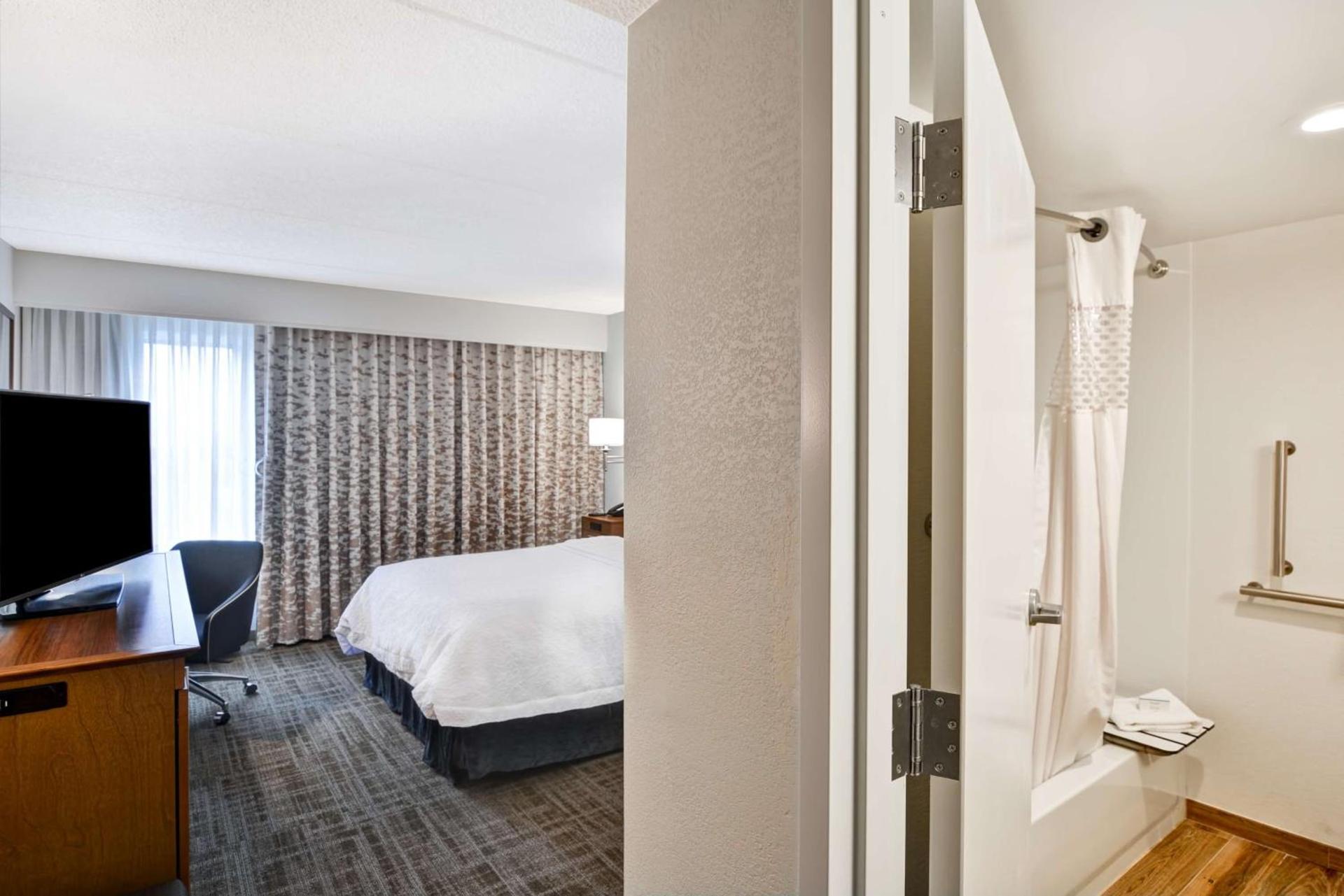 Hampton Inn Albany-Wolf Road photo 25