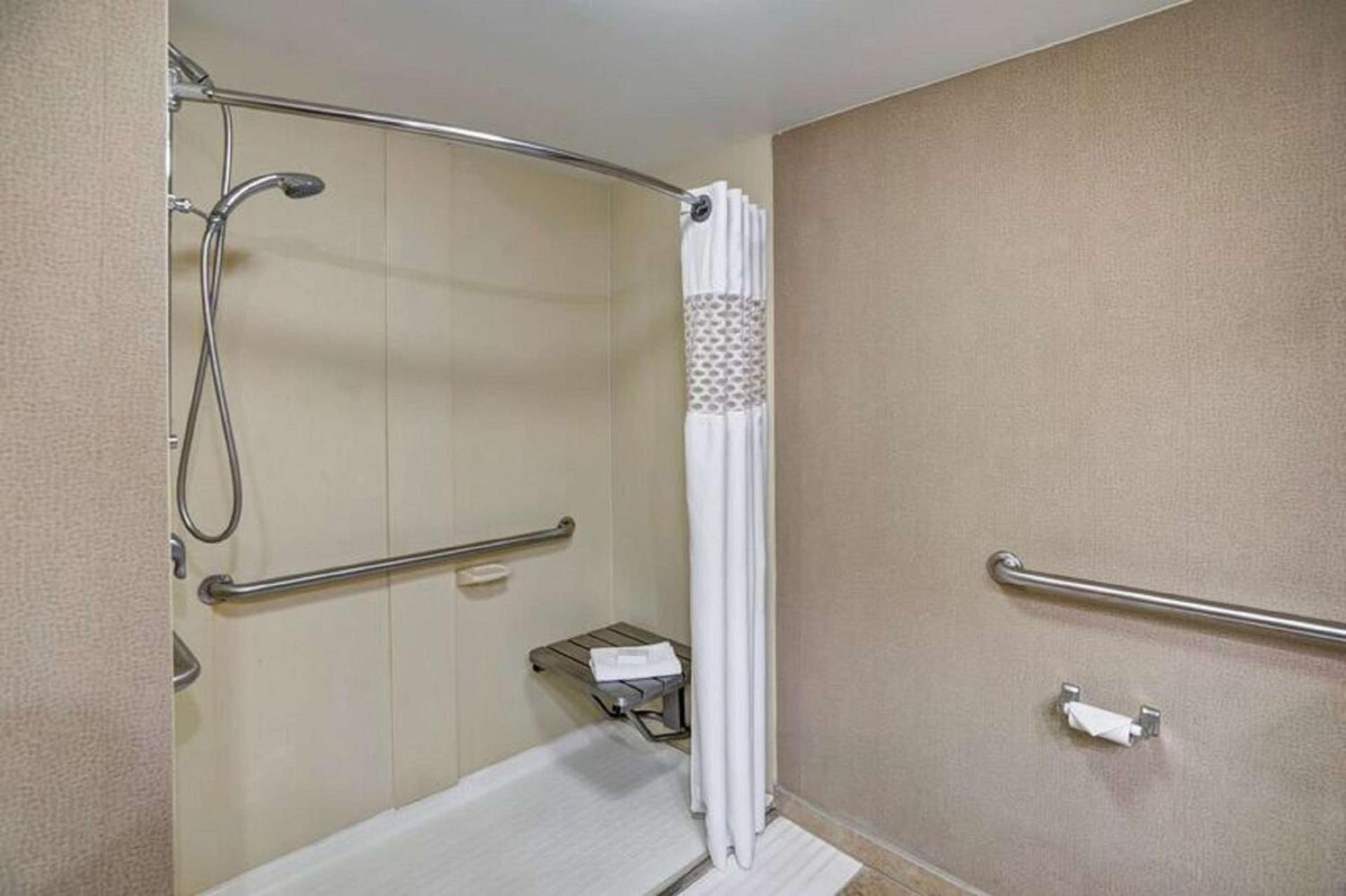 Hampton Inn Albany-Wolf Road photo 27