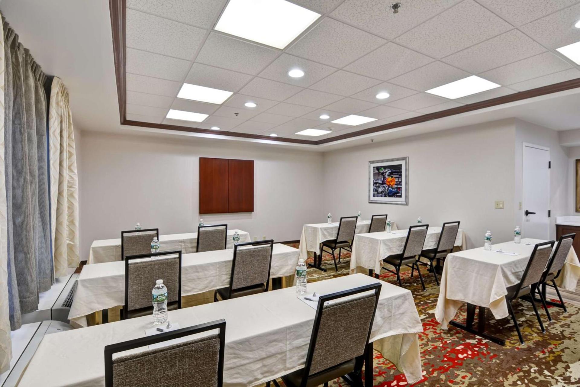 Hampton Inn Albany-Wolf Road photo 28