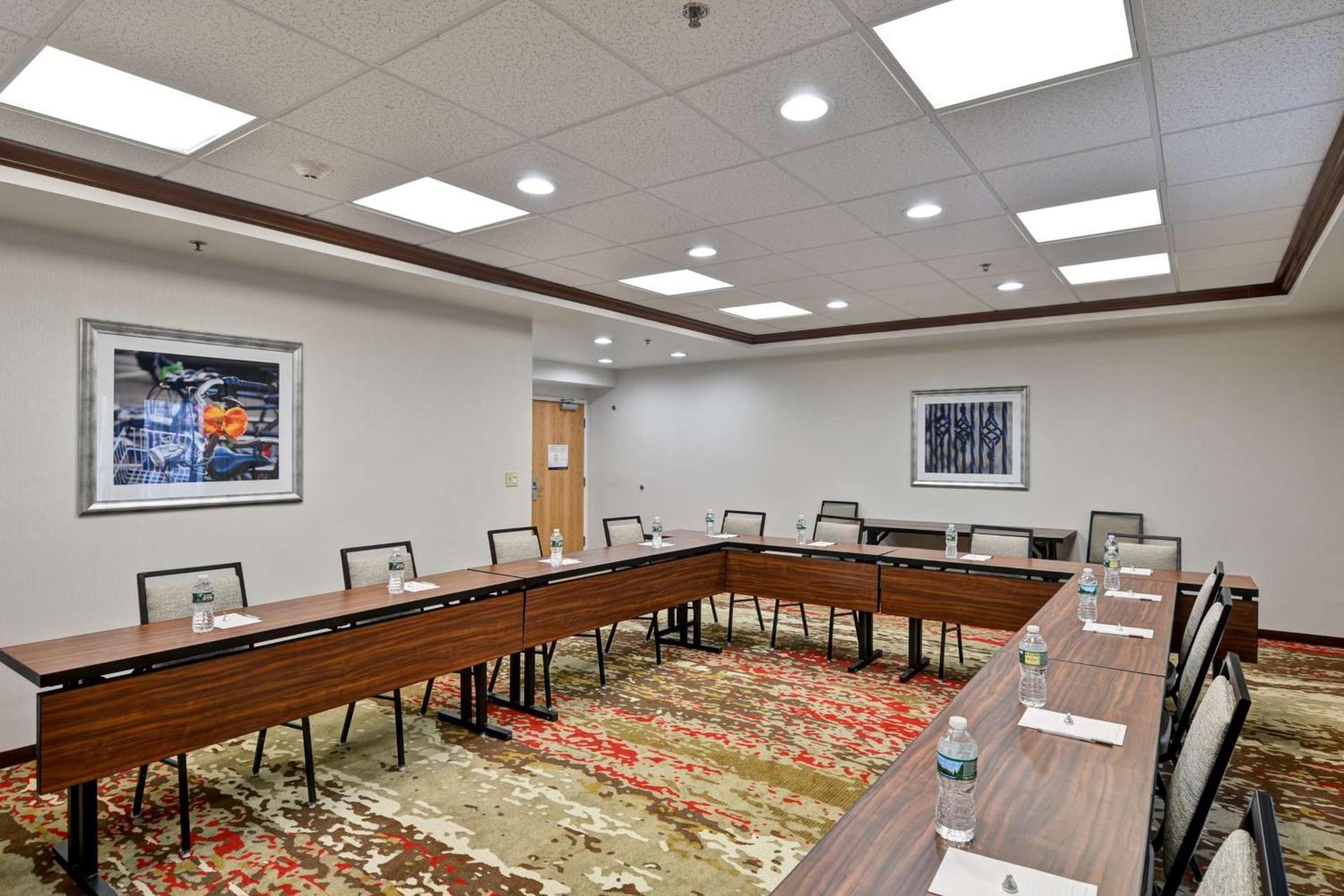 Hampton Inn Albany-Wolf Road photo 29