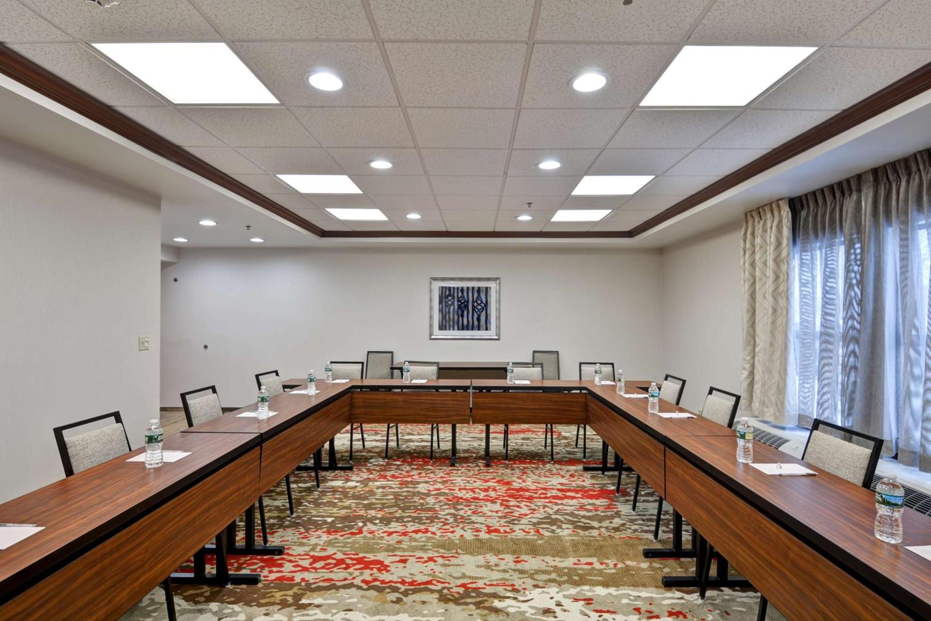 Hampton Inn Albany-Wolf Road photo 31