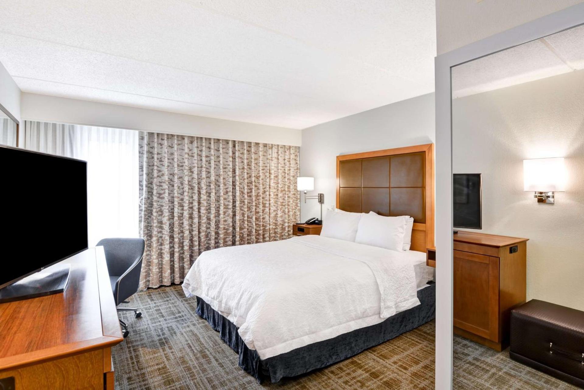 Hampton Inn Albany-Wolf Road photo 34