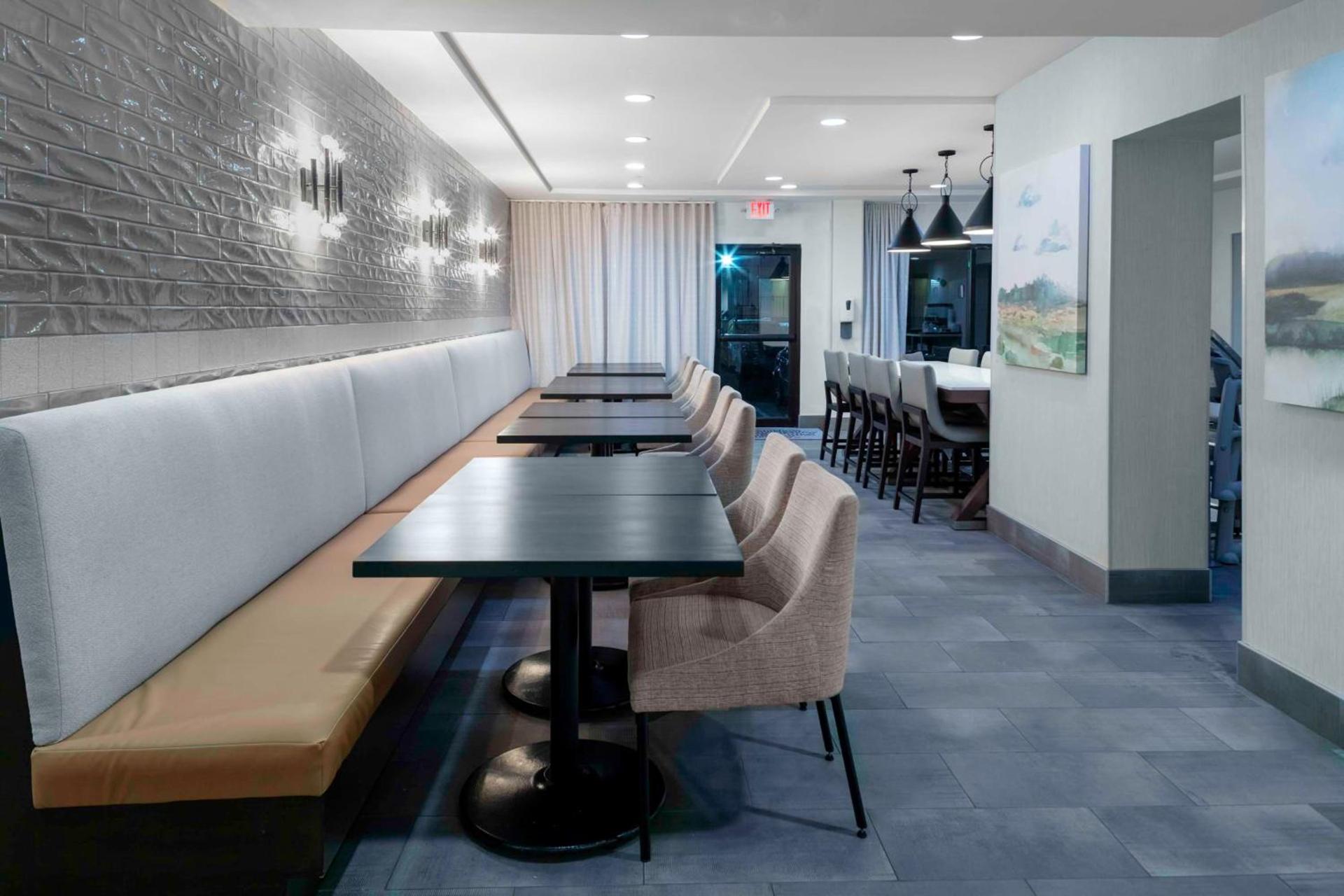 Hampton Inn Conyers photo 9