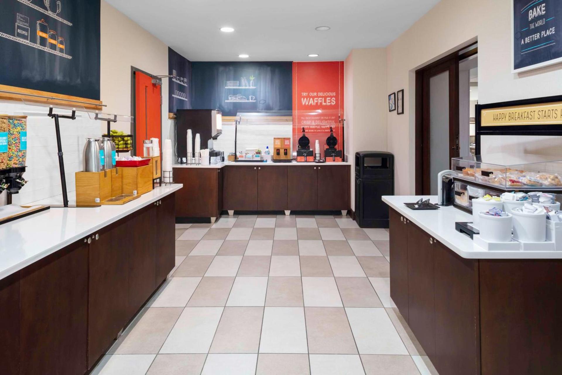 Hampton Inn Conyers photo 12