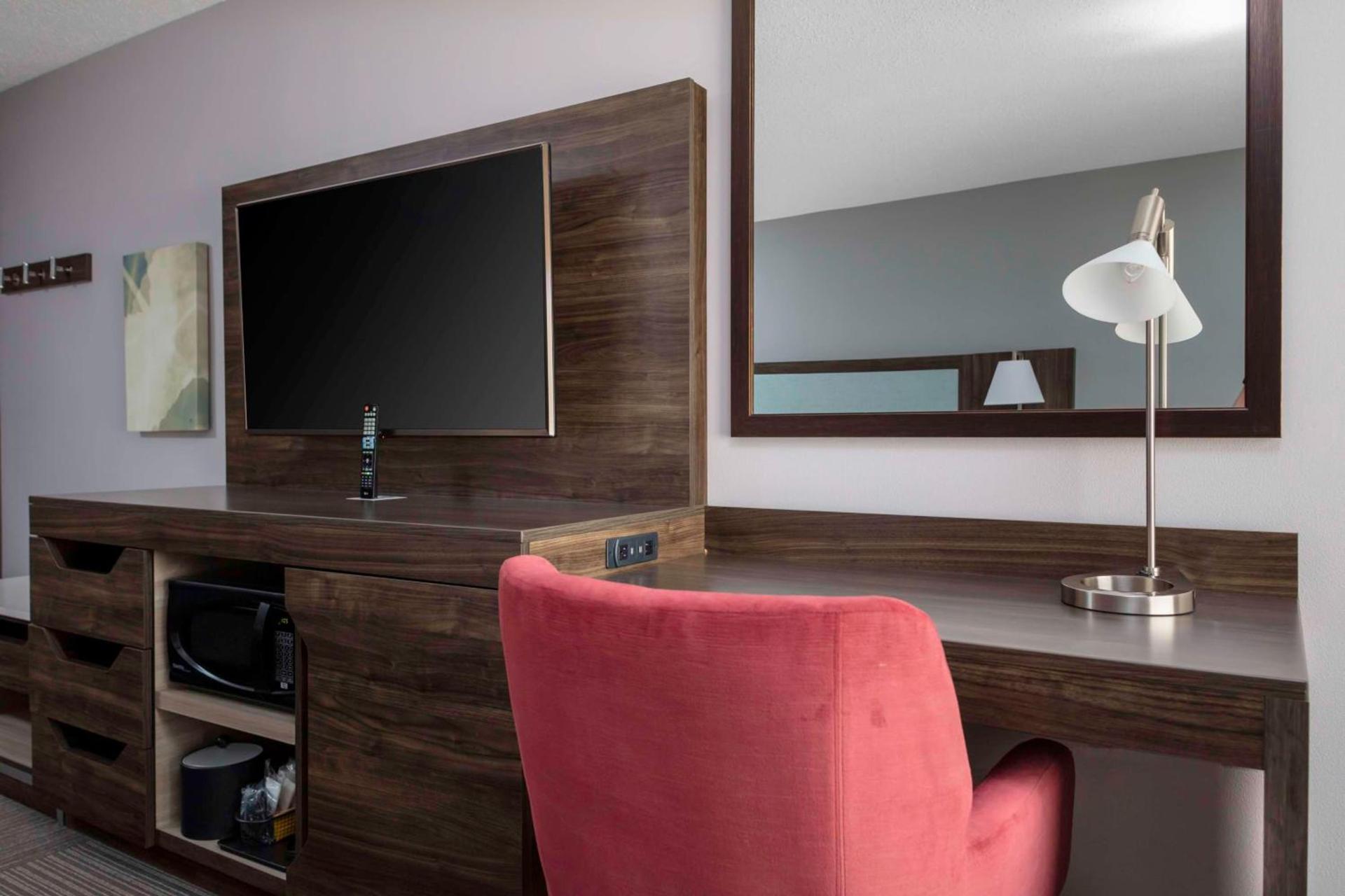 Hampton Inn Conyers photo 15