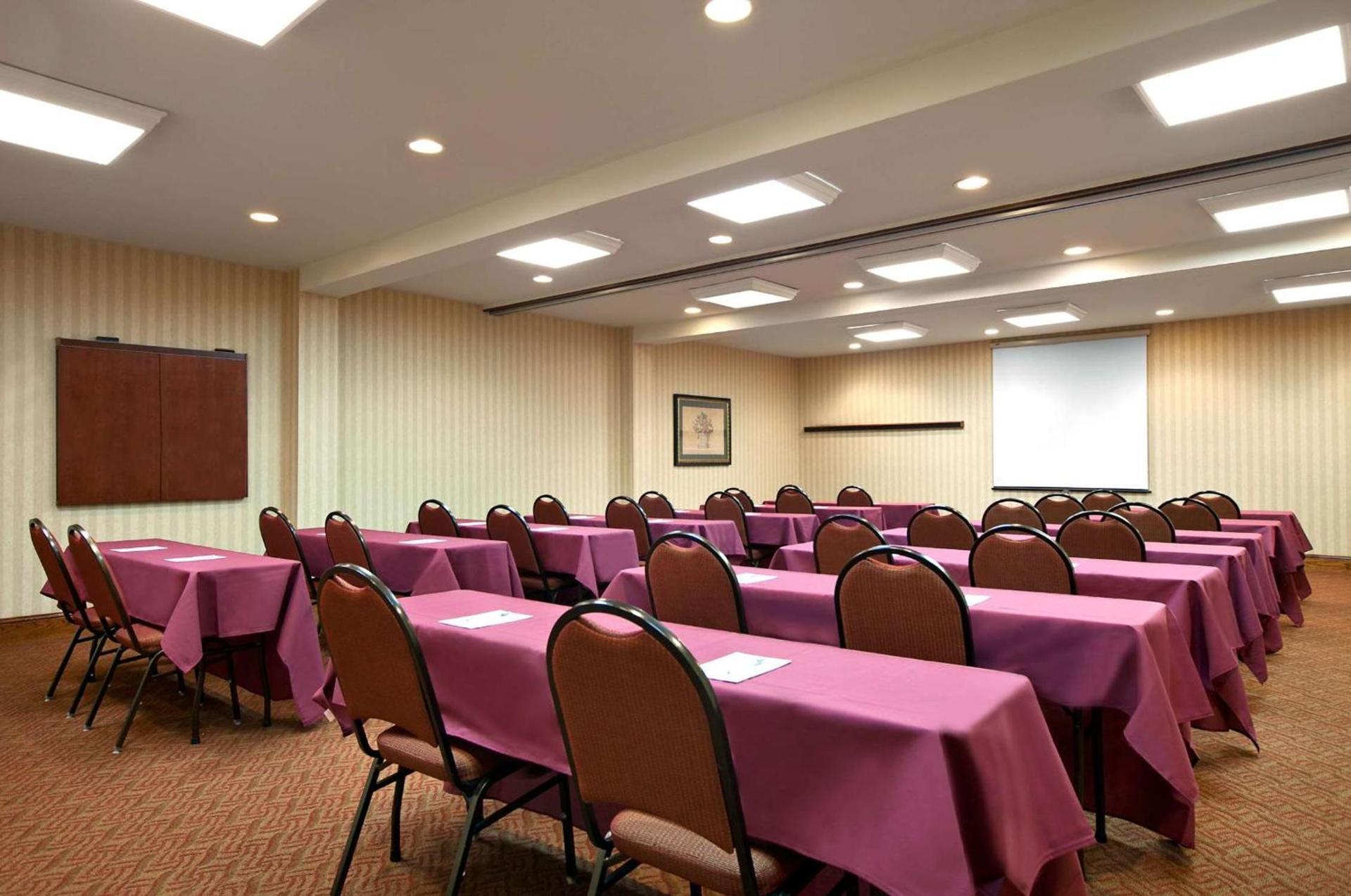Hampton Inn Atlanta-Stockbridge photo 13