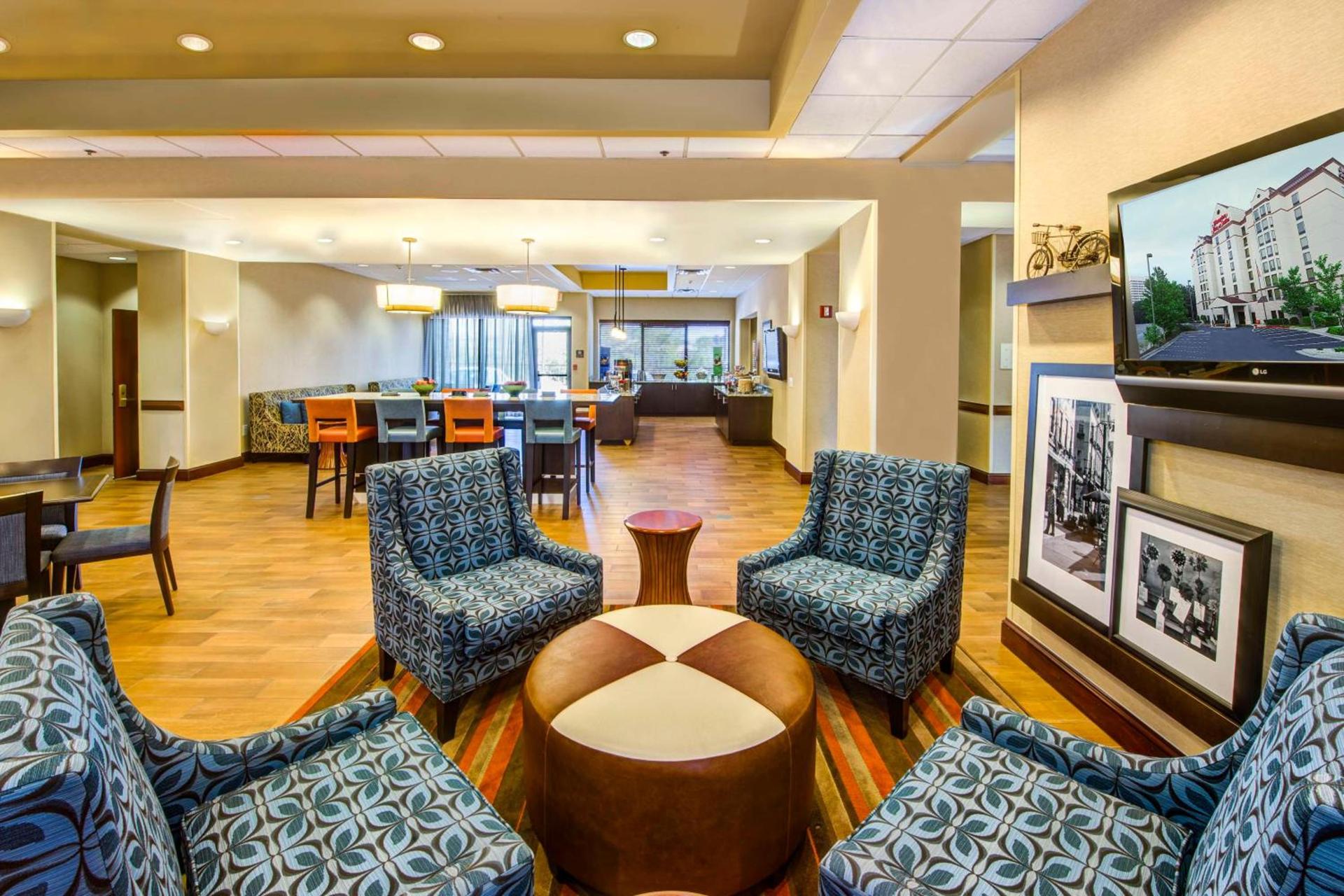 Hampton Inn & Suites Atlanta-Galleria photo 53