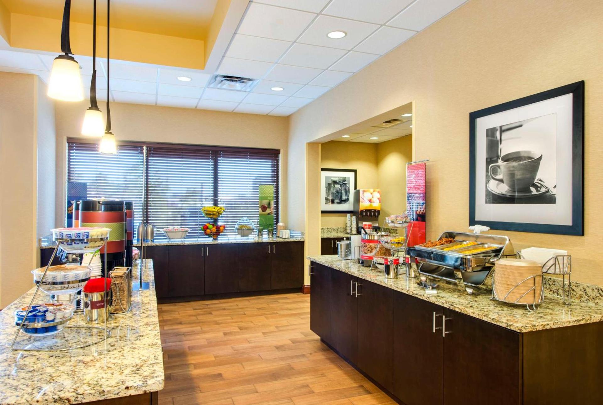 Hampton Inn & Suites Atlanta-Galleria photo 6